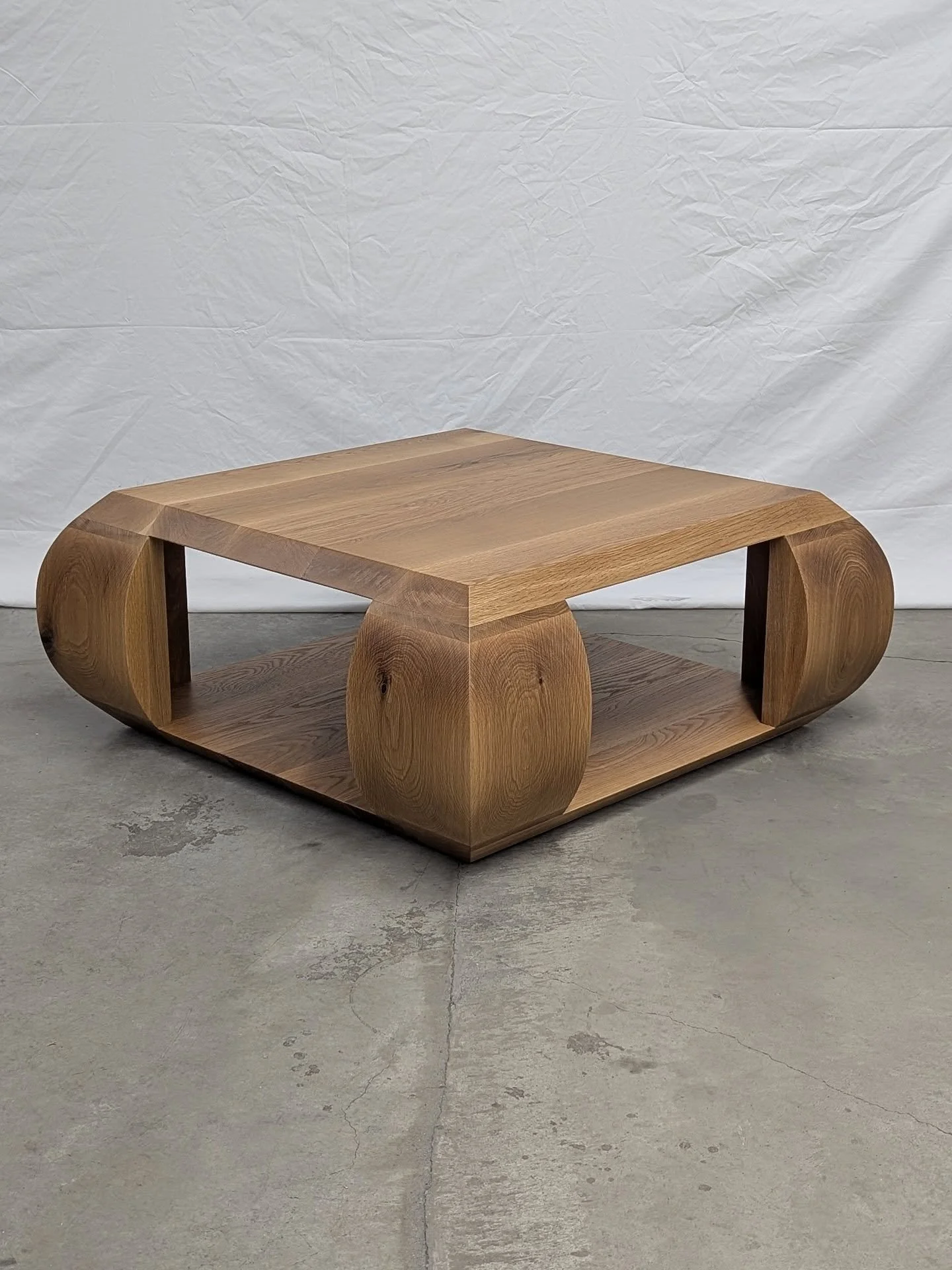 Talk about BESPOKE! ✨

This coffee table was made to match the modern white oak dining table I posted earlier. And I gotta say, they make a pretty great duo.

Big shout out to @forminteriors for presenting this bold and beautiful design. Loved bringi
