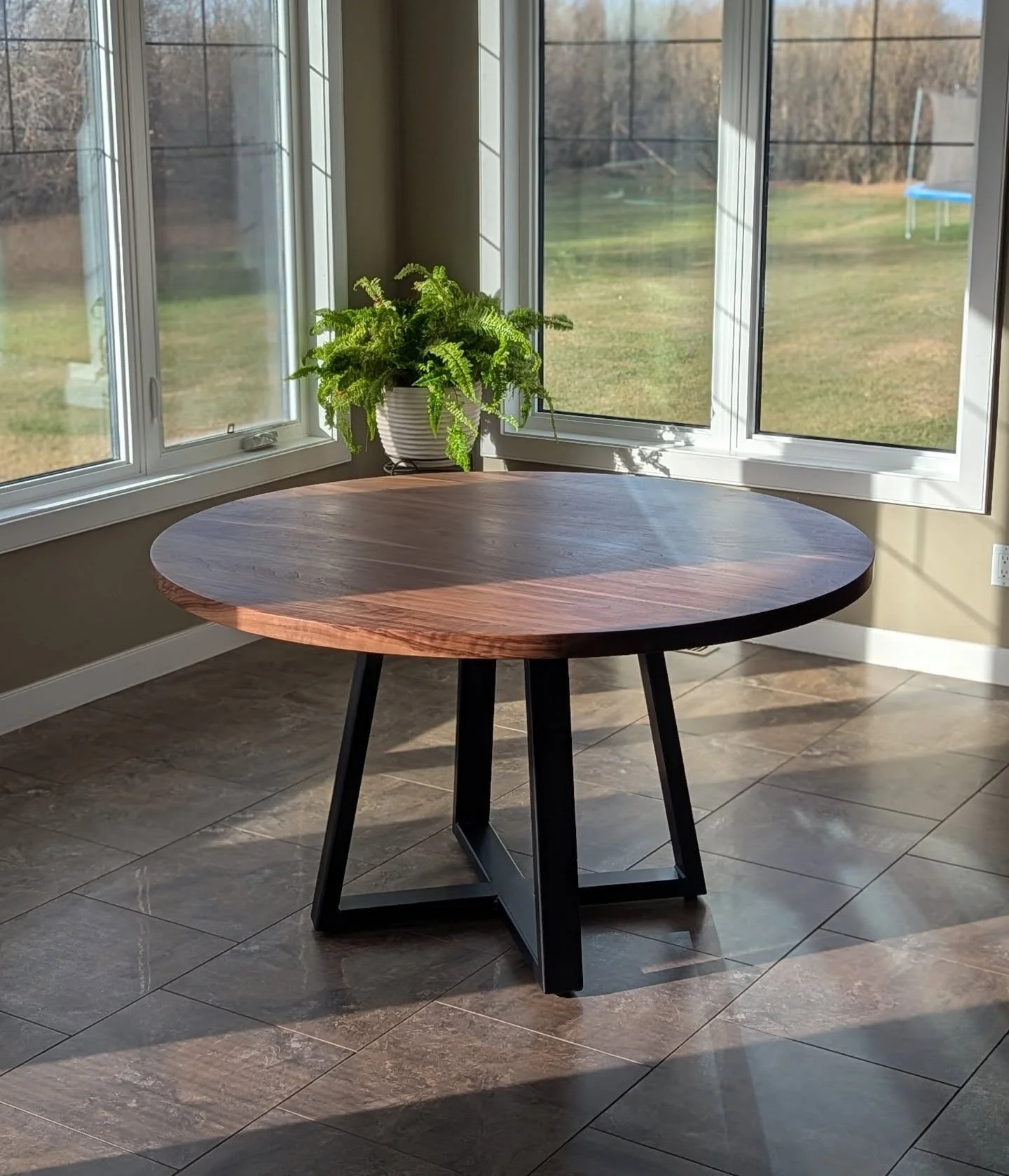 I guess it's time to start posting some projects from the past few months! 🙋

Here is a 54" walnut table with a custom metal base! 

#calgary #customwoodworking #interiordesigncalgary
