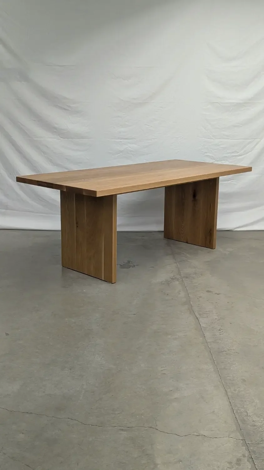 the-silhouette-contemporary-dining-table (2).webp