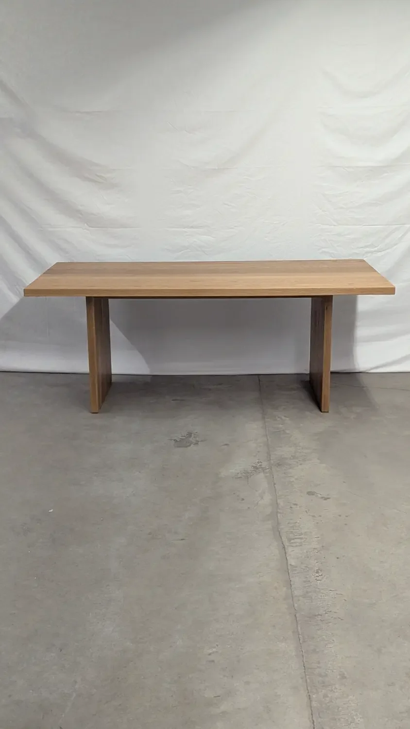 the-silhouette-contemporary-dining-table (3).webp