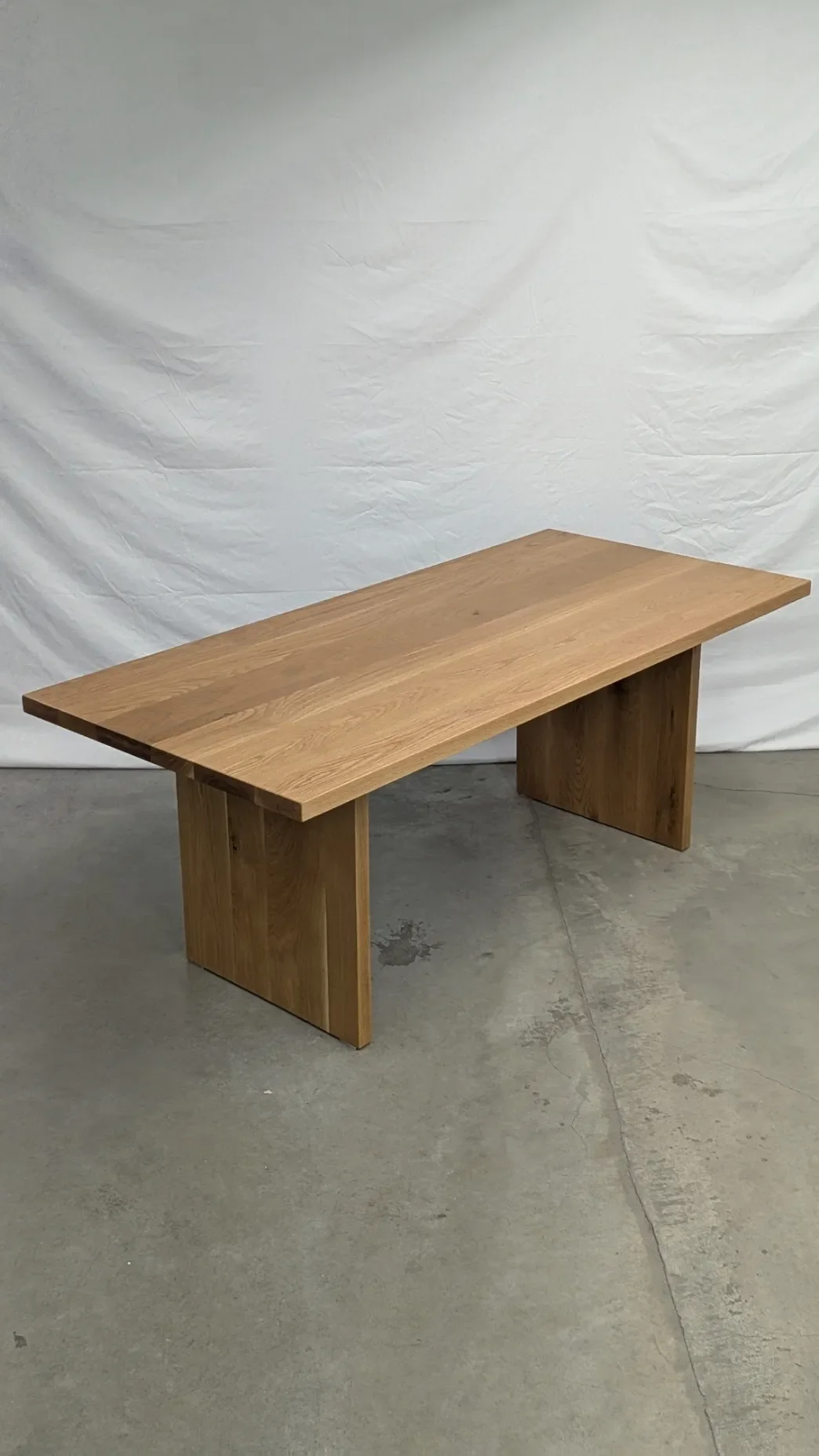 the-silhouette-contemporary-dining-table (2).webp