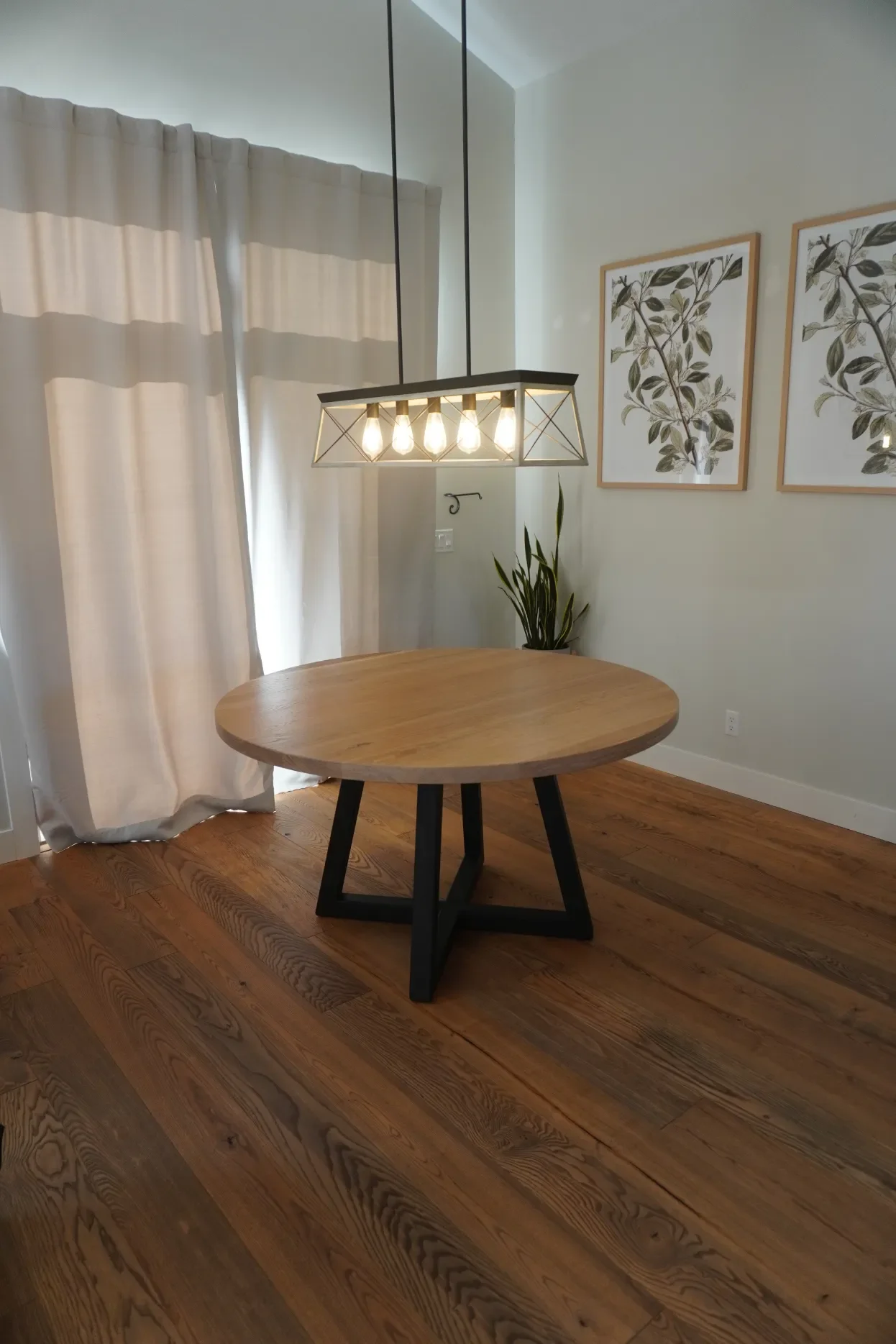 the-westmount-metal-base-round-table  (2).webp