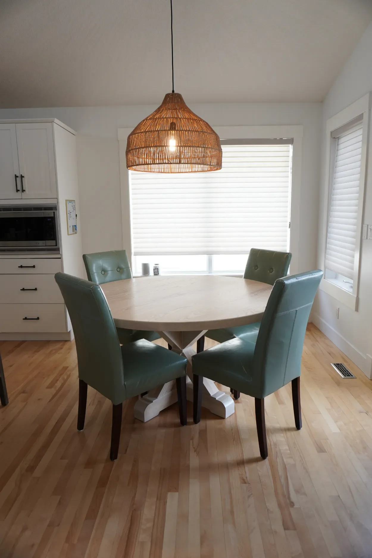 the-priddis-farmhouse-round-table  (2).webp