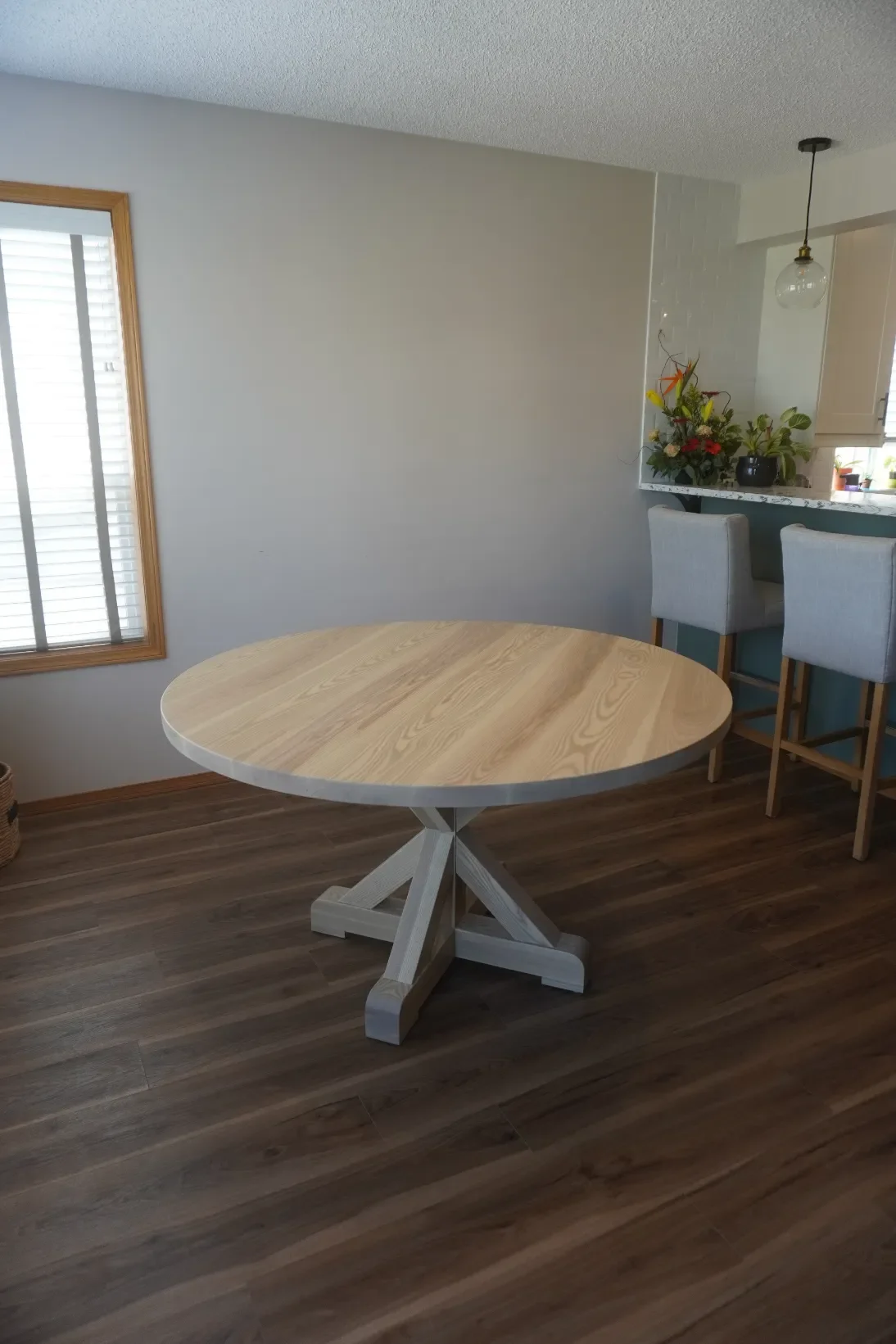 the-priddis-farmhouse-round-table  (3).webp