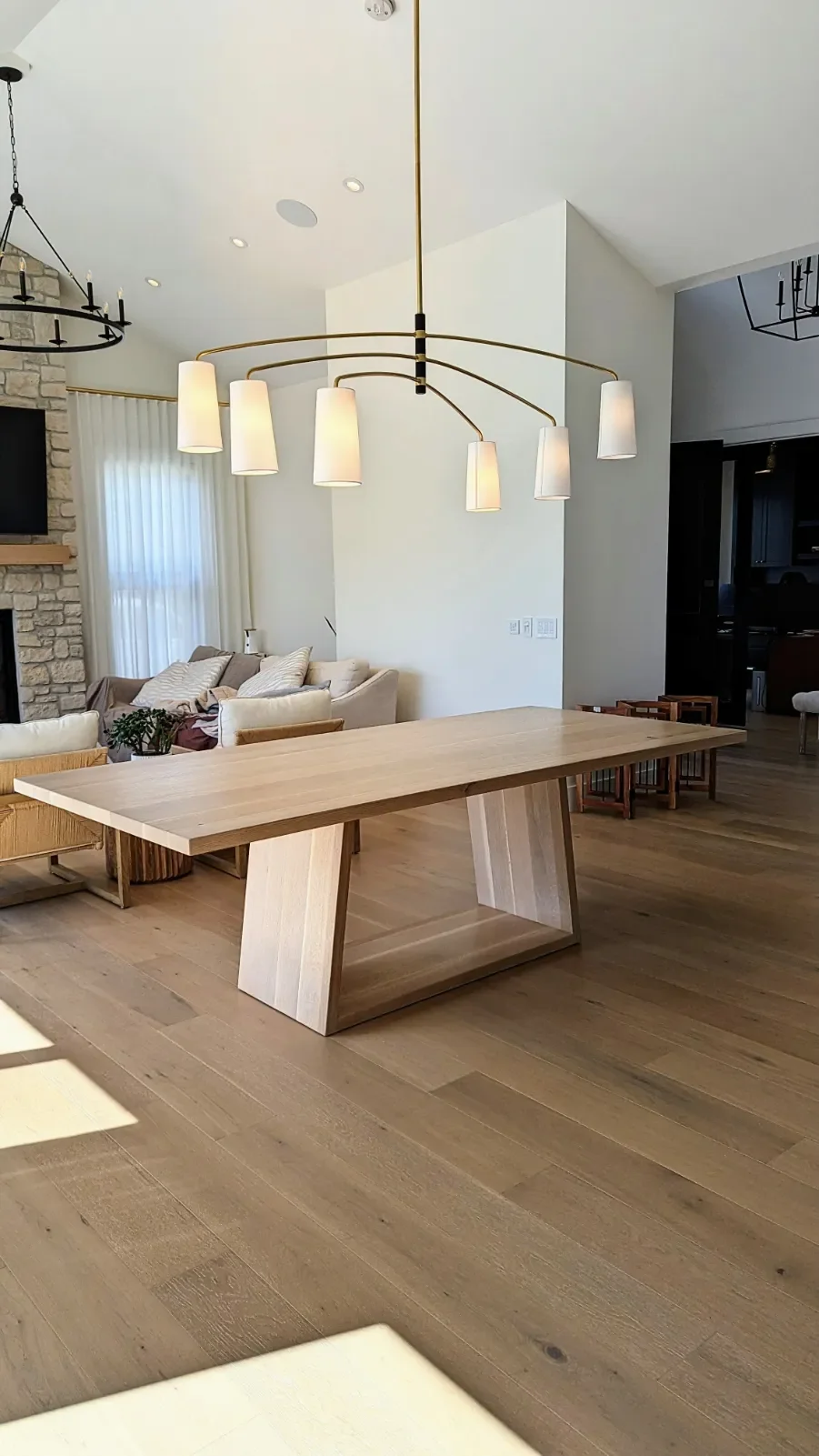 the-bel-aire-modern-dining-table (2).webp