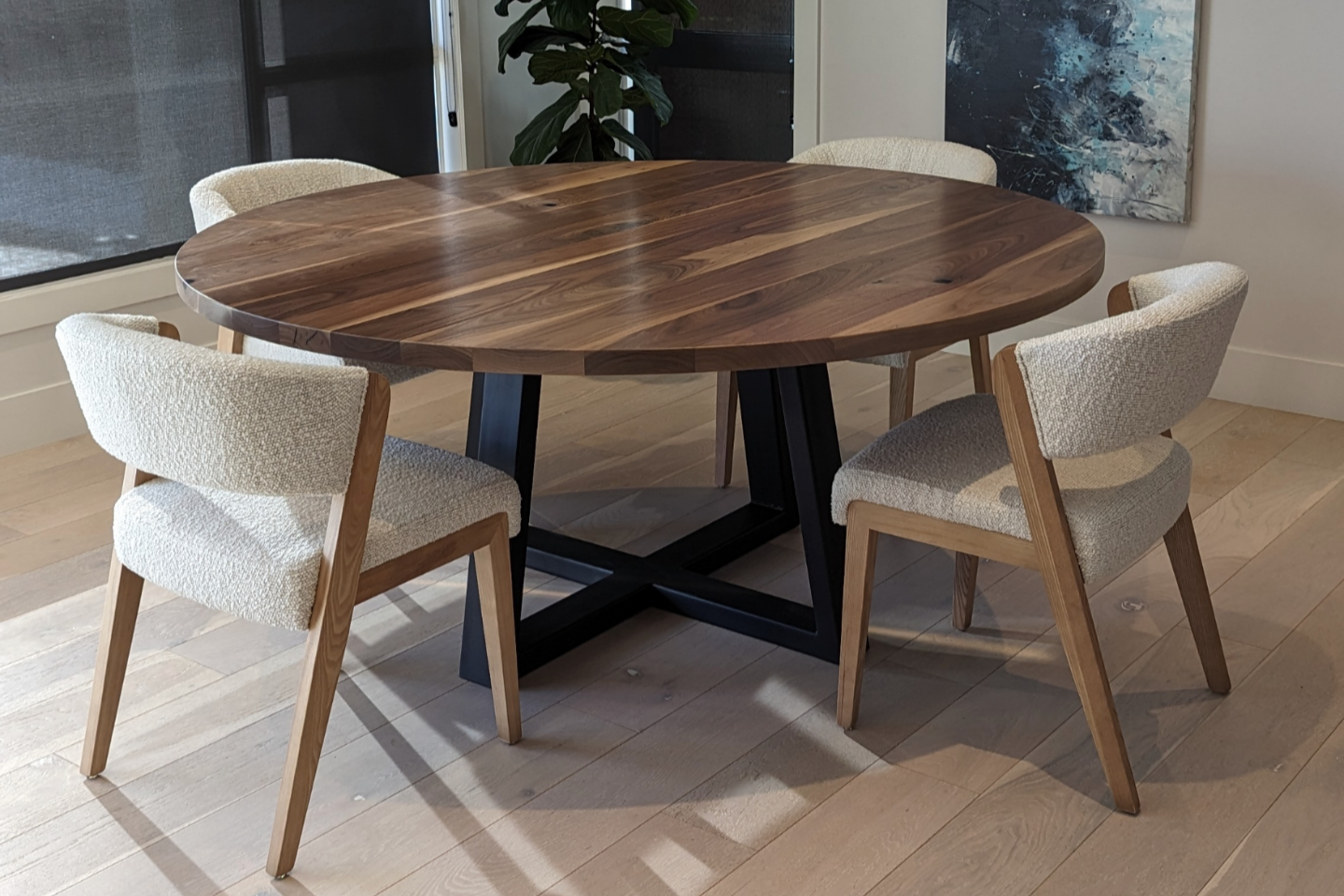 the-westmount-metal-base-round-table++%282%29.png