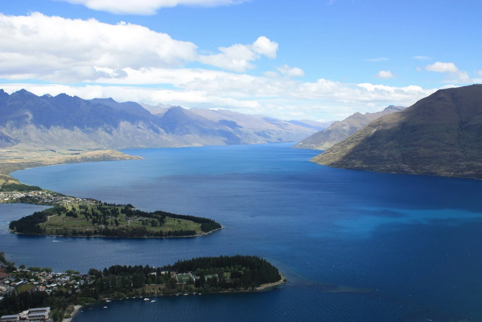 10 Tips for Connecting to a Community While Living Abroad