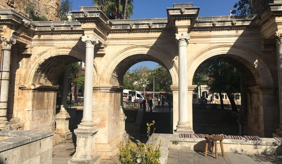 Episode 22: Living Abroad with a Diagnosis with Ashley McCartney