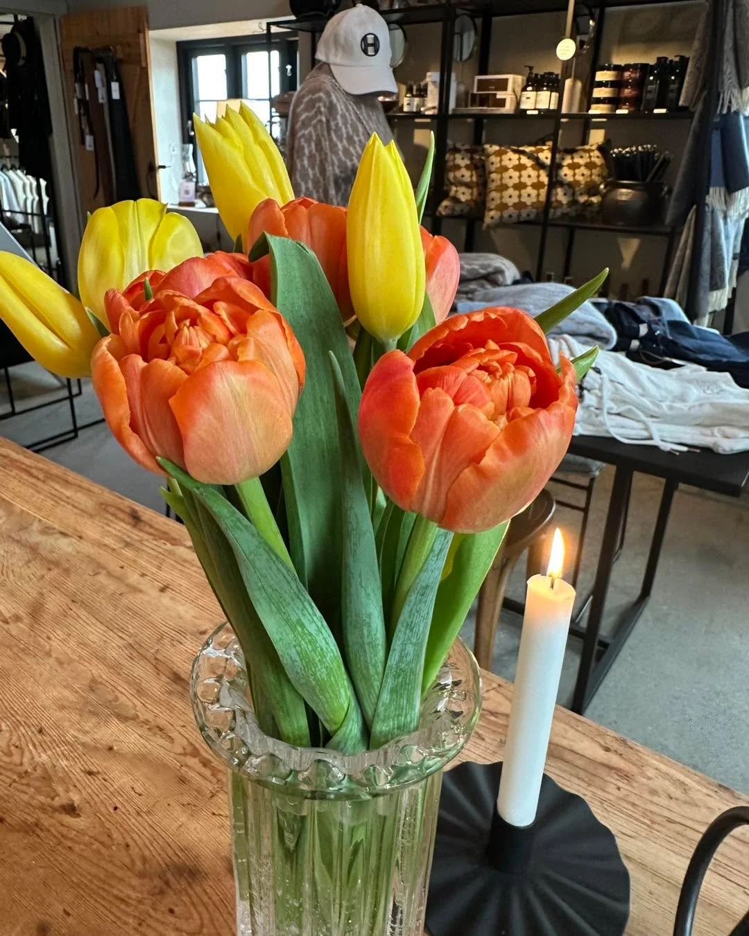 I dag &ouml;ppnar vi butiken som vanligt kl 11. Varf&ouml;r inte komma inom oss p&aring; din s&ouml;ndags utflykt? L&aring;t dig inspireras av allt det fina vi har f&aring;tt in av v&aring;rens nyheter! 🌿🤩