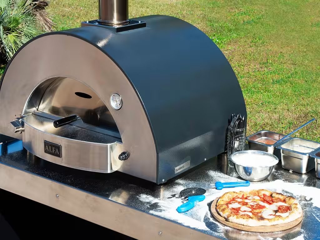 classico-2-pizze-forno-su-tavolo.jpg