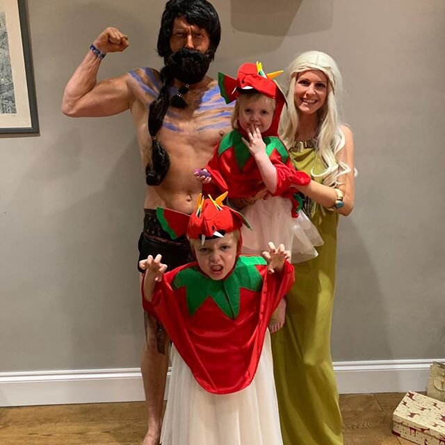 A GREAT BIG HAPPPPPYYYYY NEW YEAR to all my wonderful friends, family and amazing clients...from Khaleesi and her crew! 
May 2020 be full of health, hope and happy times! 
#nyeoutfit #nye2020 #khaleesifancydress #gameofthrones #gameofthronesfancydres