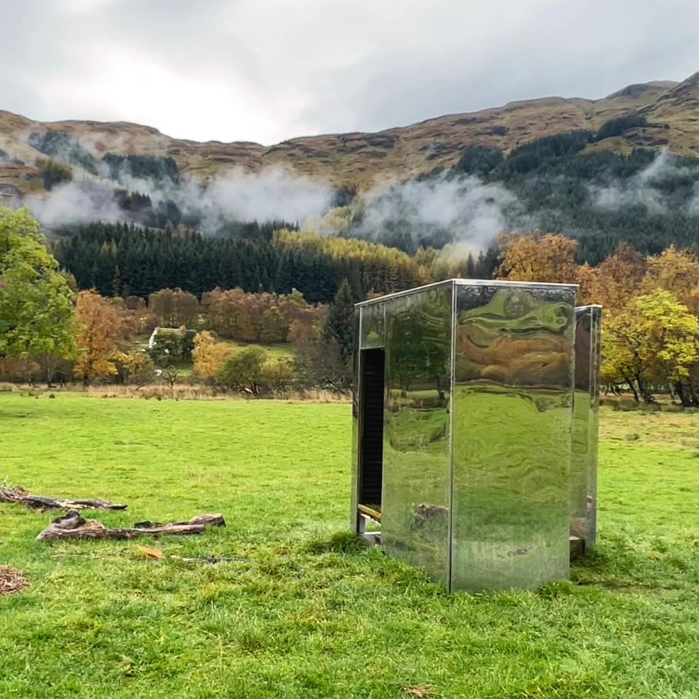 Slowly working my way through the photos from Monachyle Mhor. This mirror box is in the field right in front of the hotel, between the two lochs. I always assumed it was super famous, but it's just cos it was in a little 5 minute thing on CBeebies!
