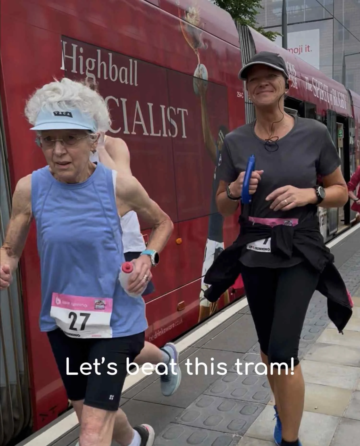 Runners disembarking from the tram and the race begins!