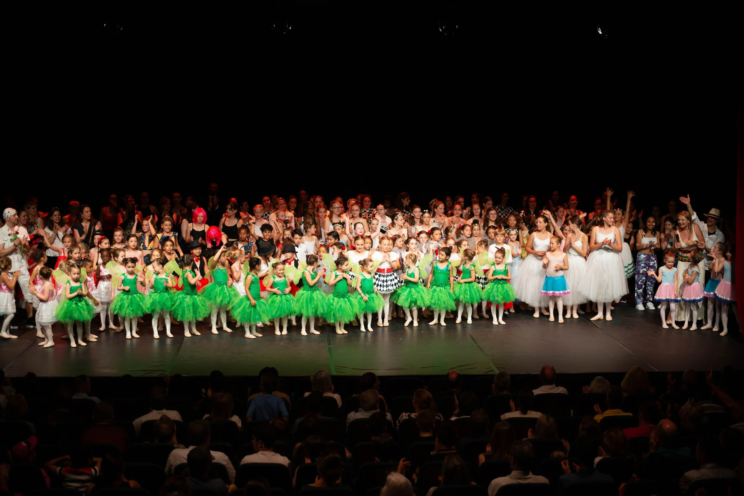 VACANCES .... APRÈS UN SPECTACLE DE FIN D'ANNÉE PLEIN D'ÉMOTIONS