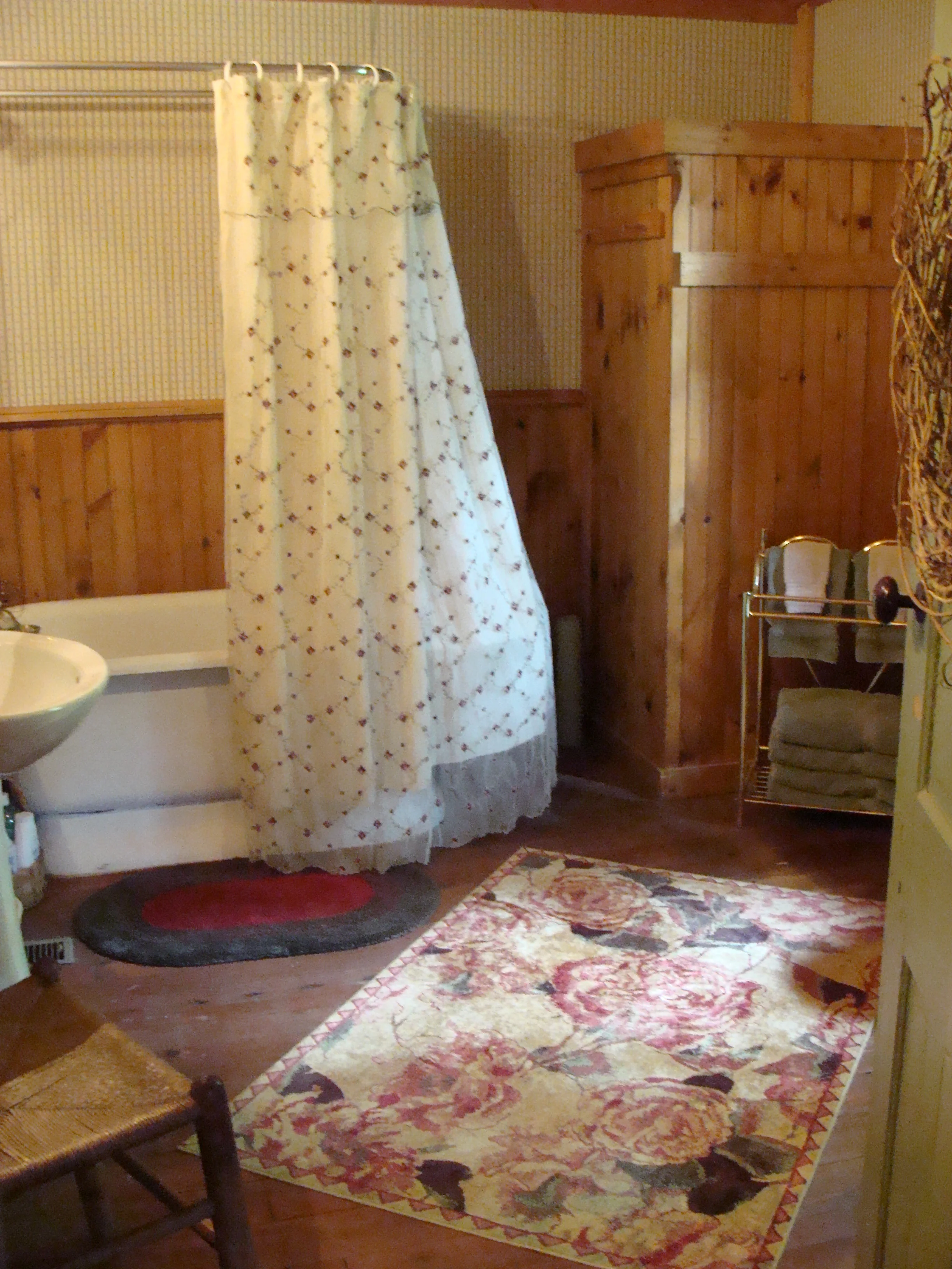 Antonia Albano Retreat | Highlands Cabin | Bath.JPG
