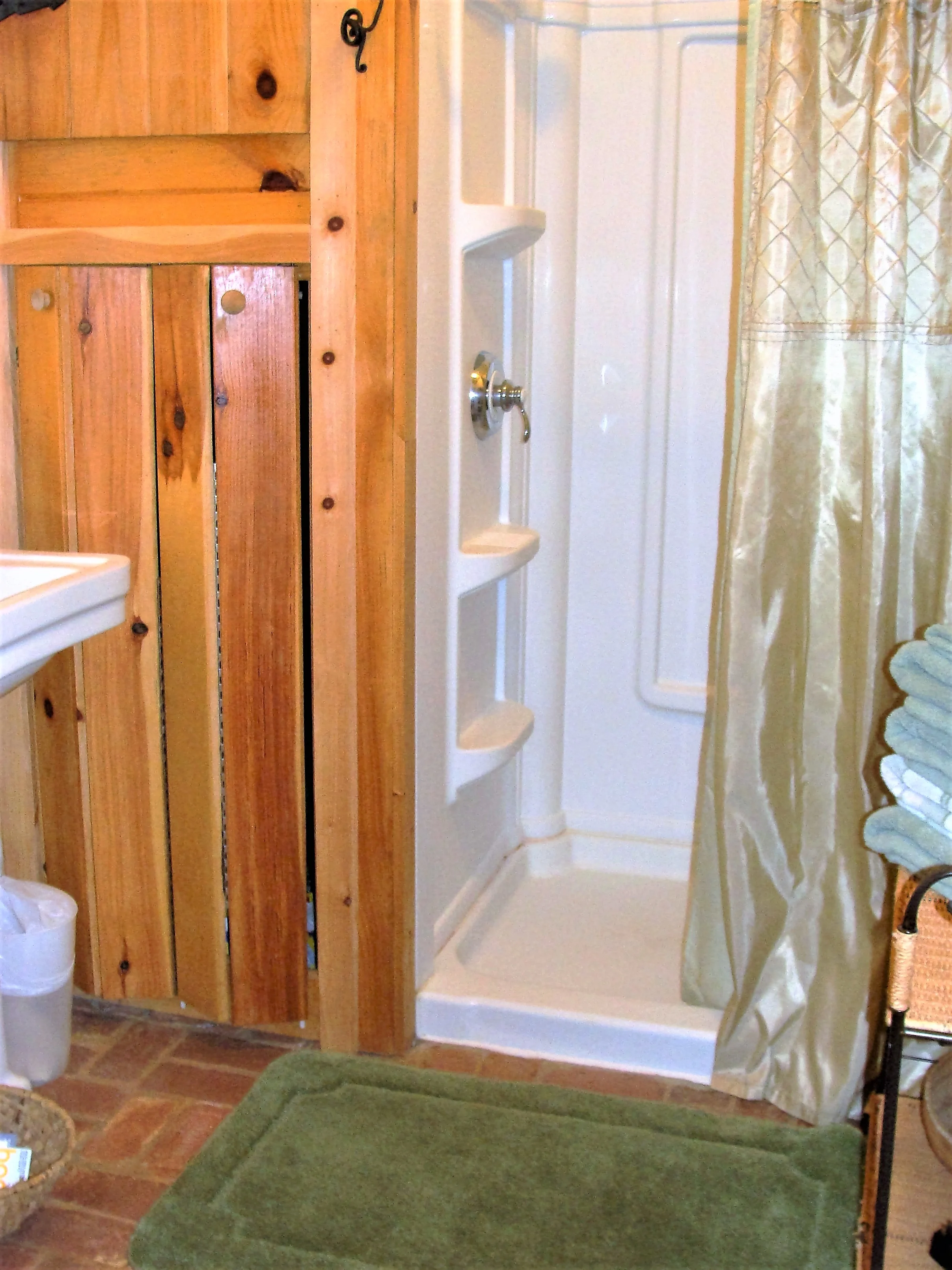 Antonia Albano Retreat | Creamery Studio  Bathroom.JPG