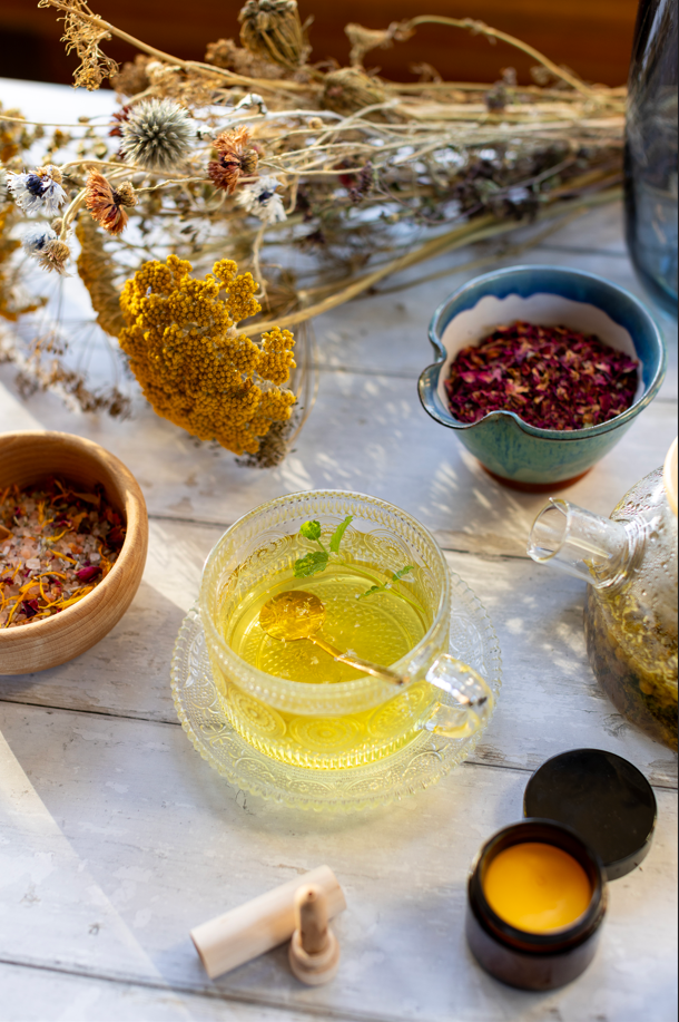 Late Spring aromatherapy and herbs for wellbeing 