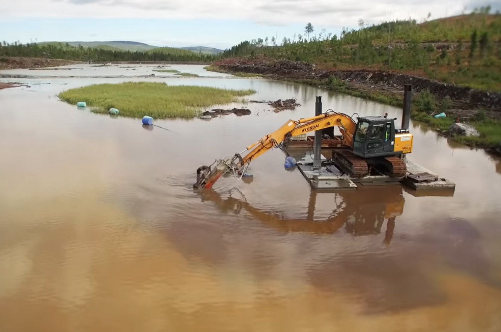 Muddring av slambassängen vid Svärtträskgruvan. Bild: SGU