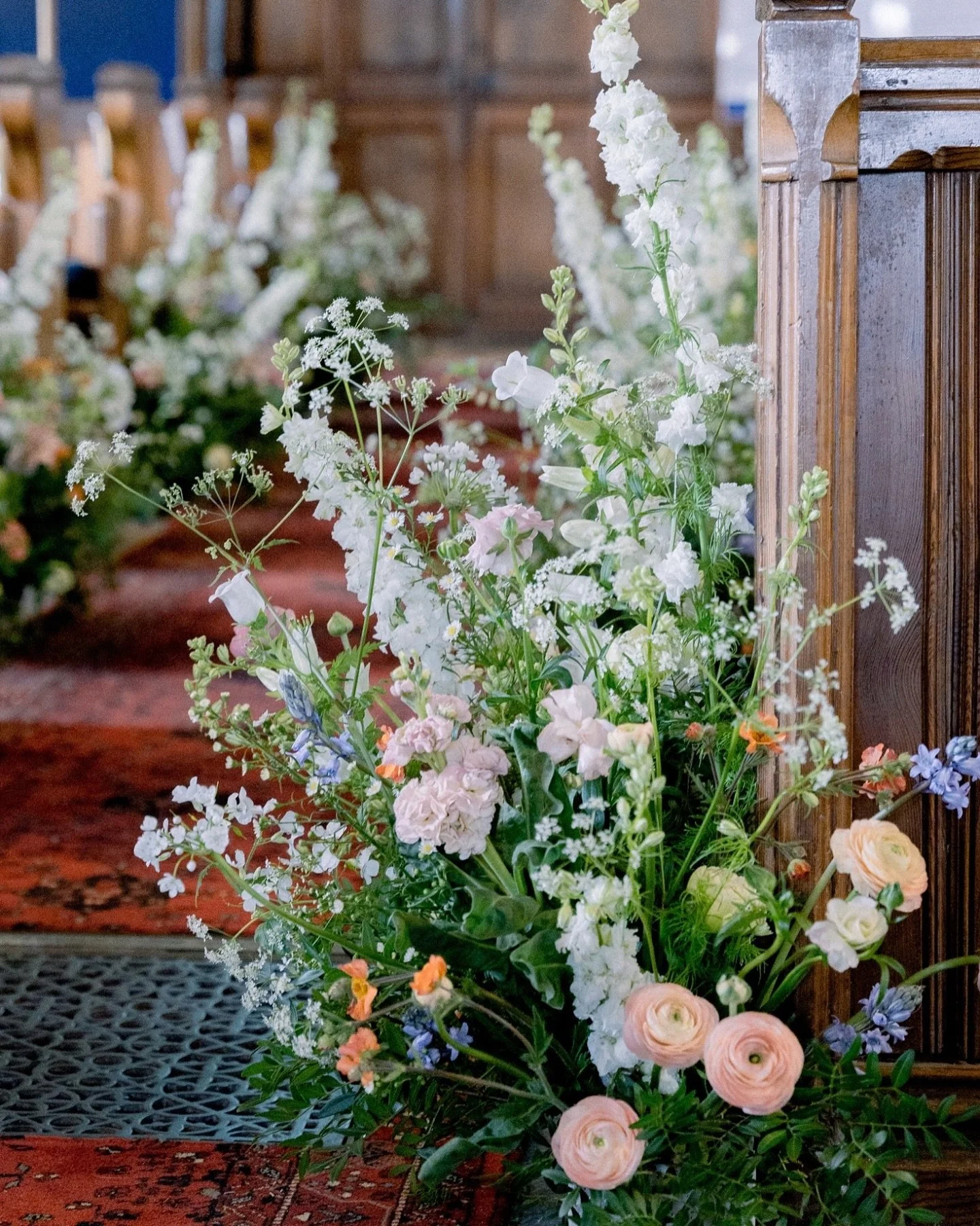 April is such an amazing time of year to get married as the spring flowers are finally in full flow. Here are a few of my favourite spring flowers. 

Ranunculus - Blousey and romantic these make a perfect addition to large arrangements but also more 