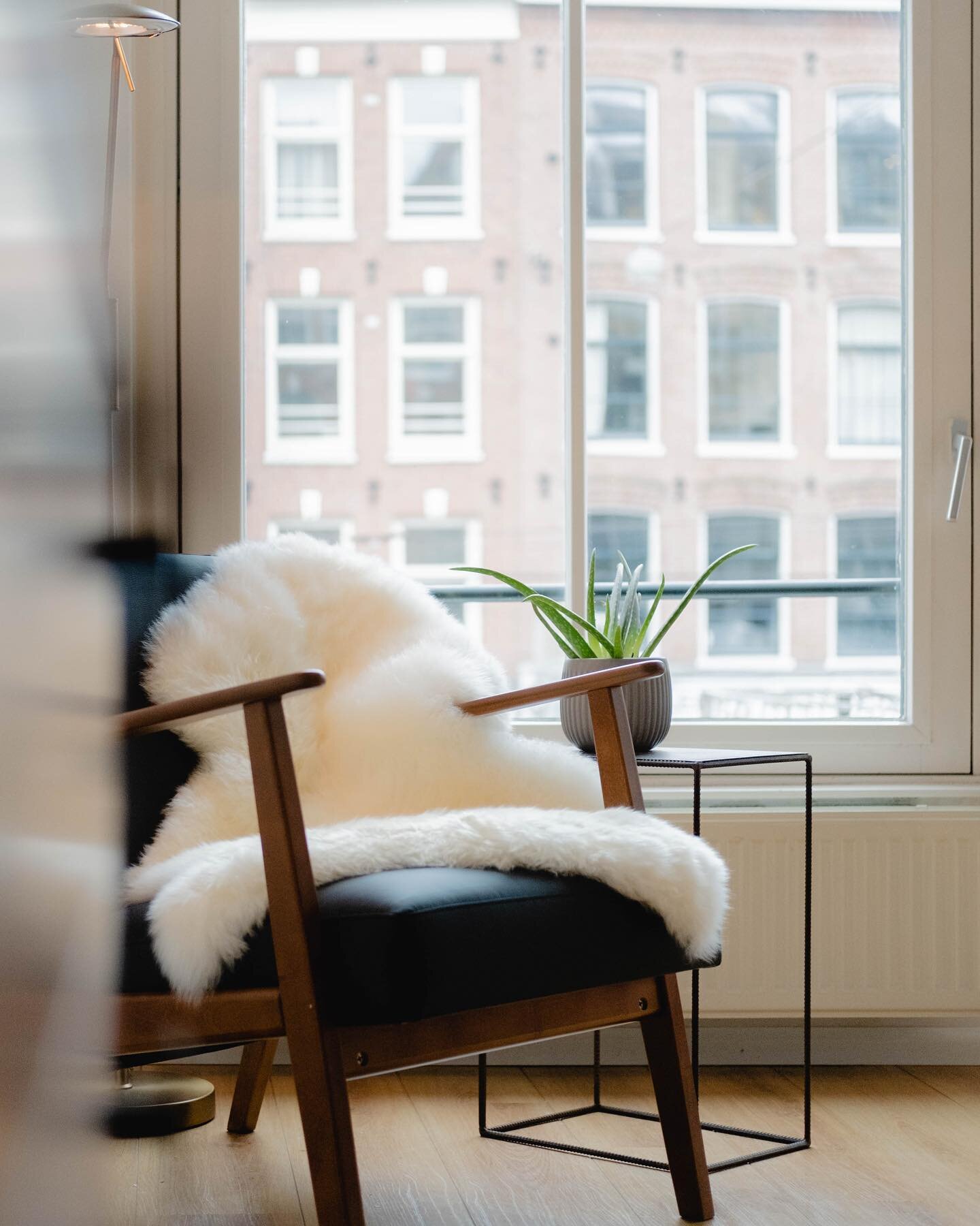 December day.⁣ Styling by @colourmylife.nl 
⁣
⁣
⁣
⁣
⁣
⁣⁣
#interior #interiorphotography #photography #minimalistdesign #minimalism #interiorinspo #interiorandhome #kerst  #interiordesign  #wooninspirstie #architecture #woneninamsterdam #homeinspirati