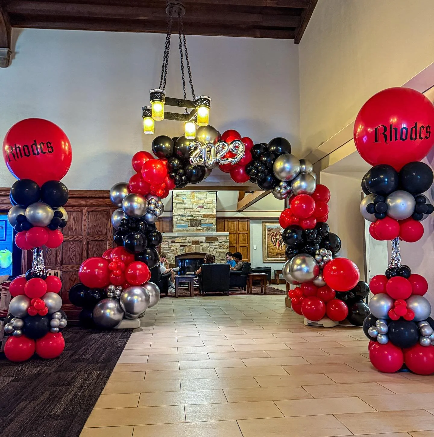 Welcome Class of 2029! @rhodescollege is ready for you! 🖤❤️🩶 #popculturememphis