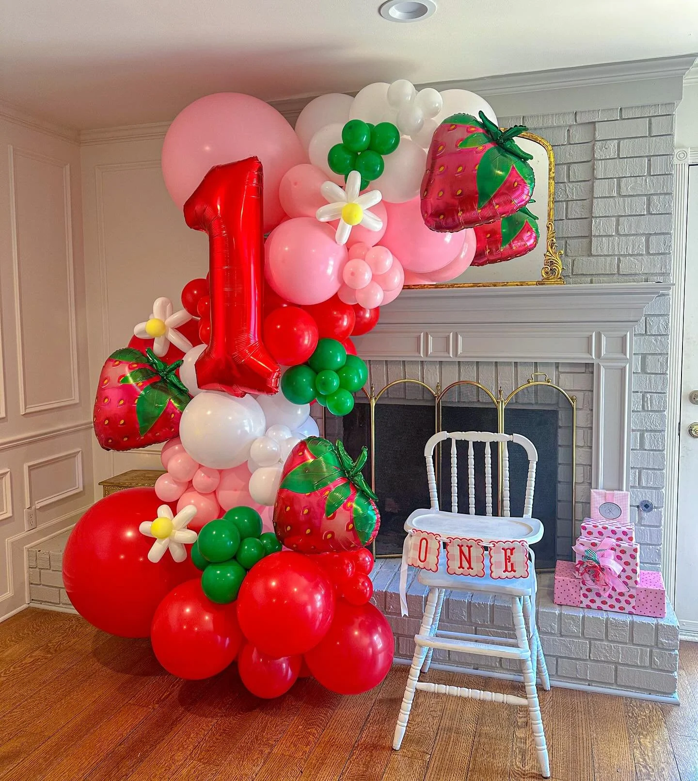🍓 Berry sweet 1st birthday for Emily 🍓 @sugaroosweets #popculturememphis
