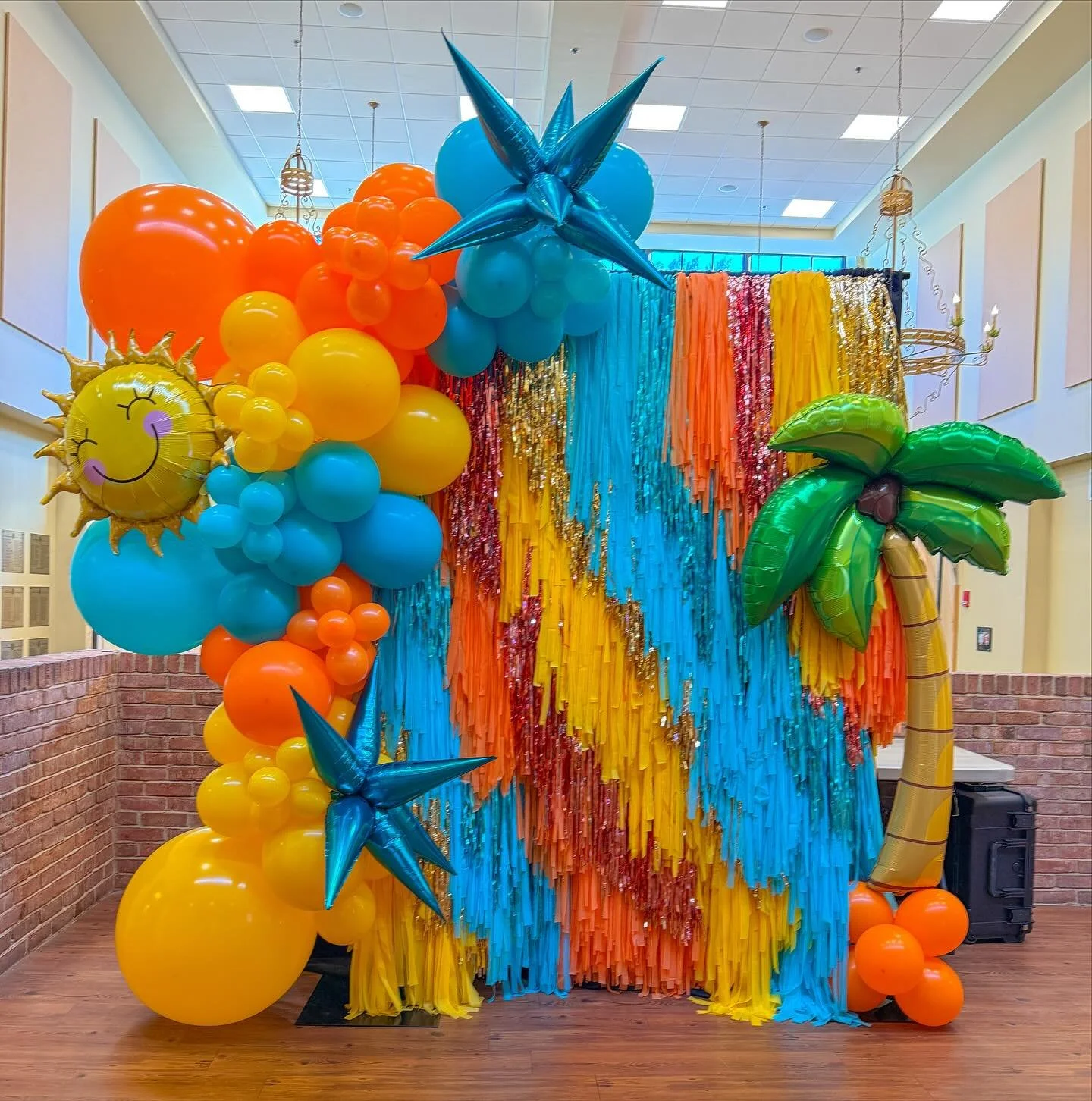 π΄ Caftans and Cocktails for @hutchisonschool Parent trivia night! πΉ #popculturememphis @stream__weaver