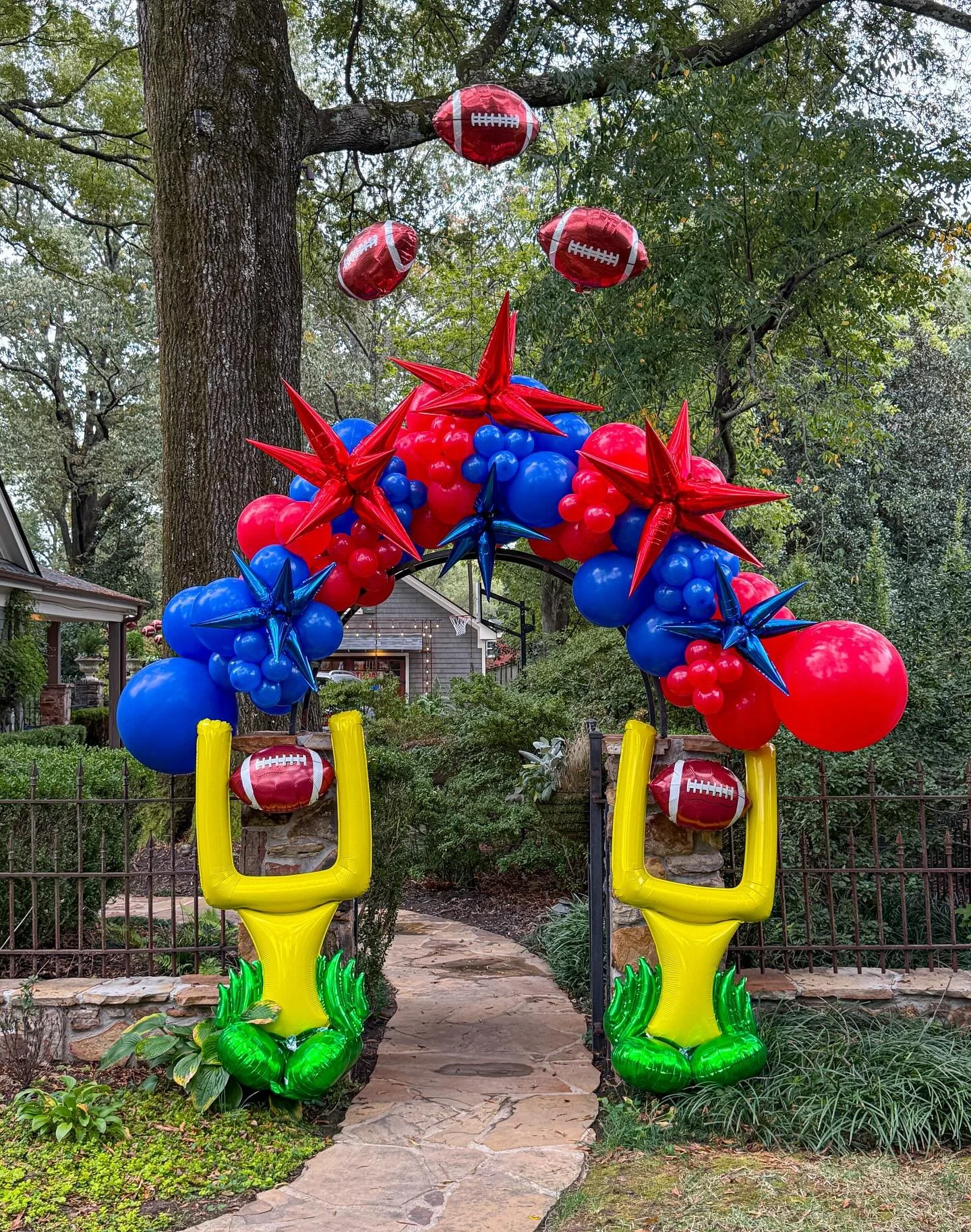 π Touchdown for these cute brothers’ joint birthday! π #popculturememphis