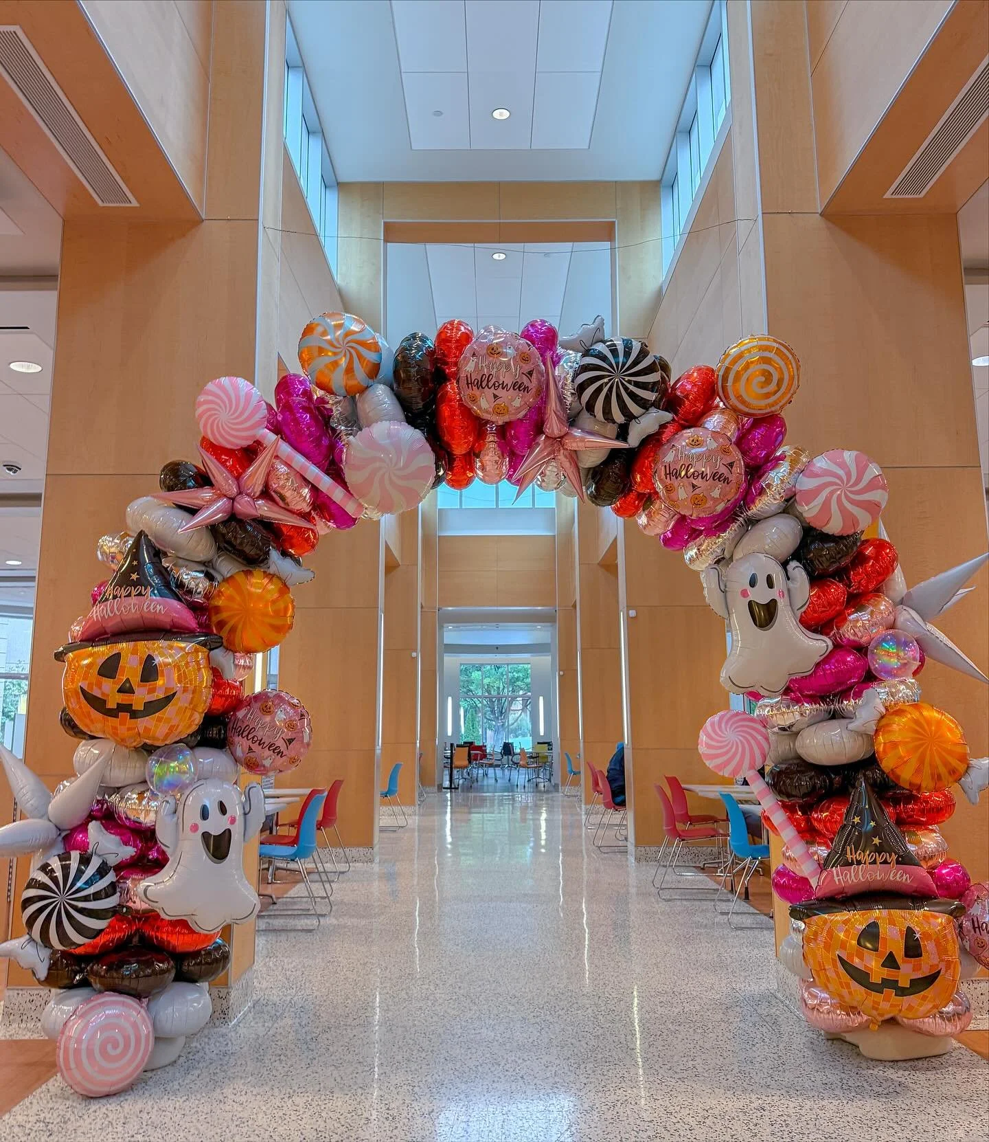 π» Boo at @stjude π». Always a fun time dressing up Kay Kafe for the kiddos! π #popculturememphis