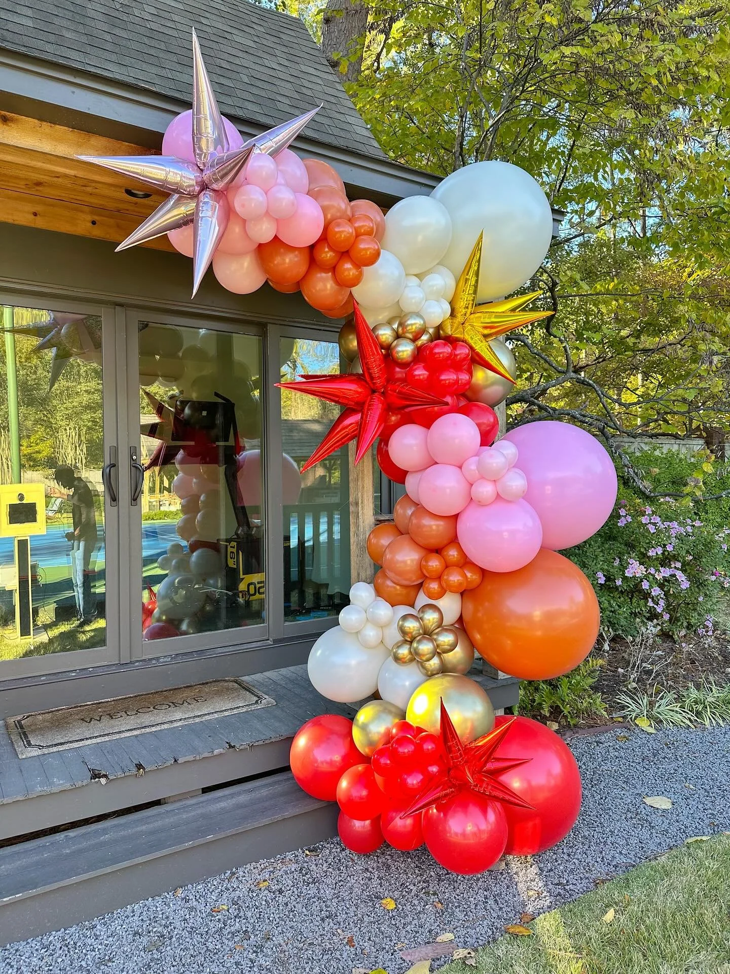 Bright fall colors for a bright fall day 🩷❤️🧡💛 🍁#popculturememphis @hutchisonschool