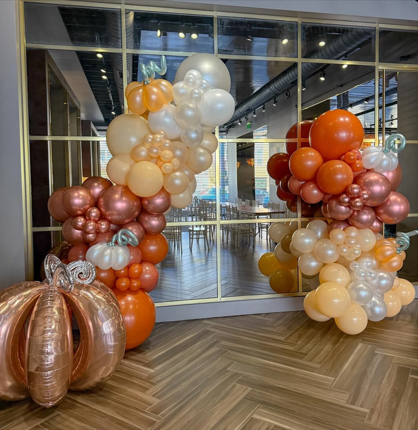 🦃 Thanksgiving is in one week! We&rsquo;ve been celebrating a little early with this gorgeous Friendsgiving 🧡 #popculturememphis