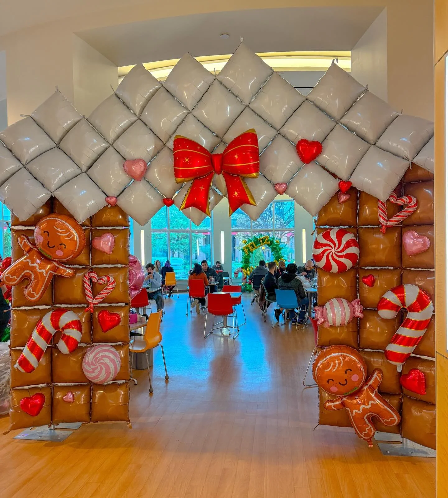 No latex gingerbread house for @chefadrianne &lsquo;s annual trip to @stjude ? We baked it to perfection. 🍫🎄🎅🏻 #popculturememphis