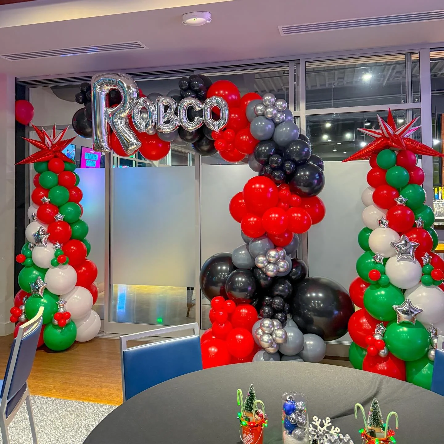 Wrapping up the corporate holiday parties with this fun one at @topgolf 🎁⛳️🎄 #popculturememphis