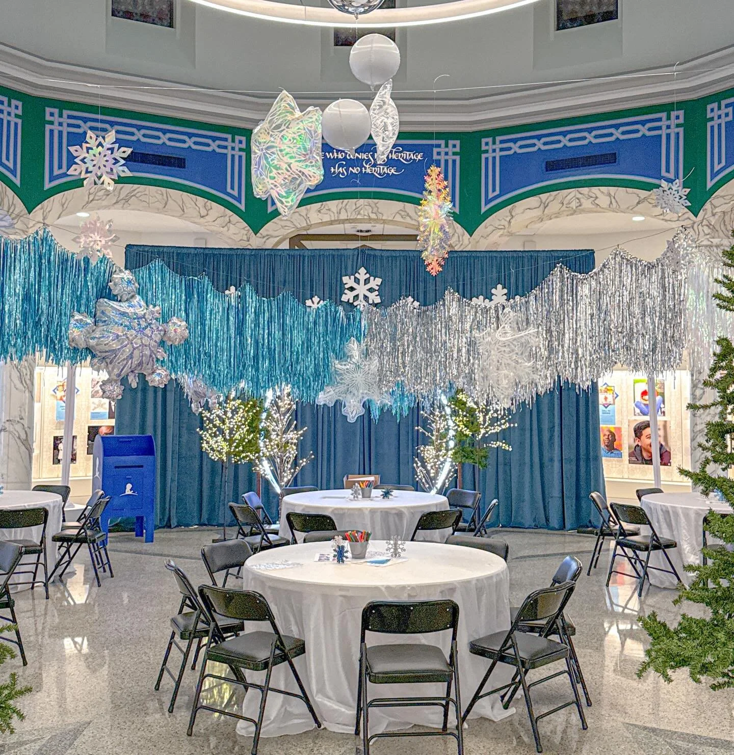 Streamer Winter Wonderland? Yes. Actual snow and ice? No thanks. Stay safe this weekend! ❄️❄️❄️ #popculturememphis