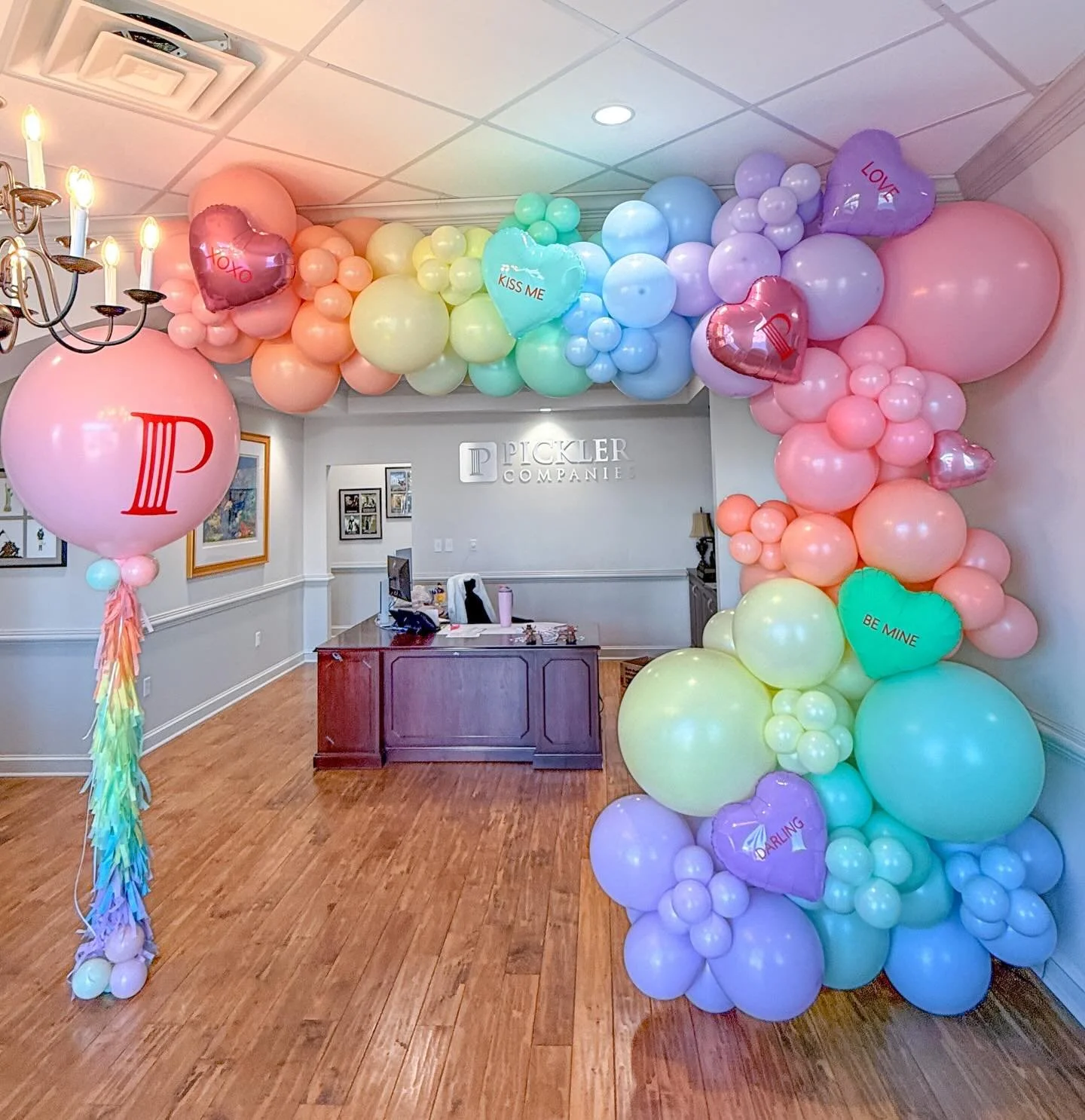 Conversation heart cuteness at @picklerwealthadvisors today! 🤍🤍🤍 #popculturememphis