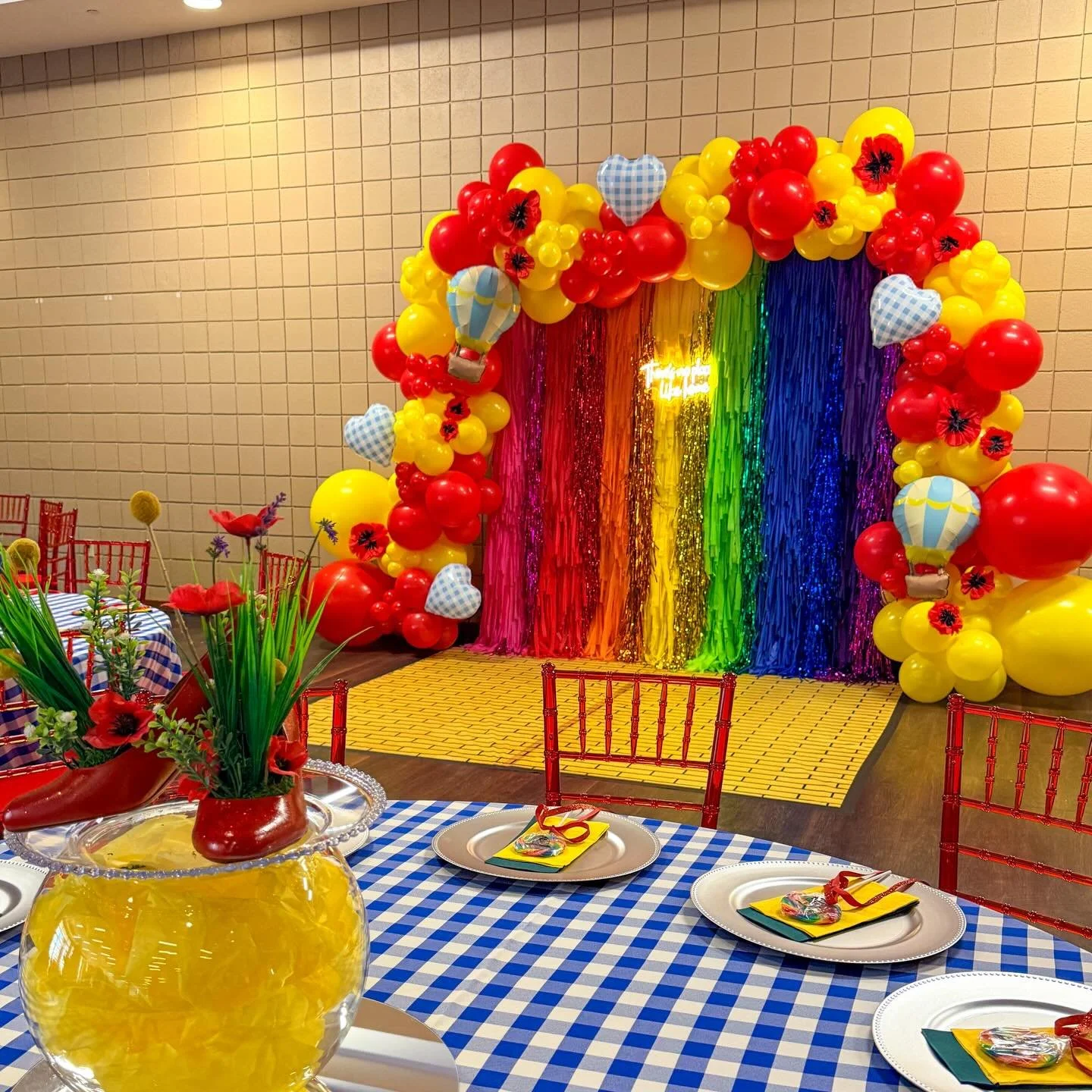 🍭🌈 Goodbye yellow brick road 🌈🍭 @stream__weaver #popculturememphis