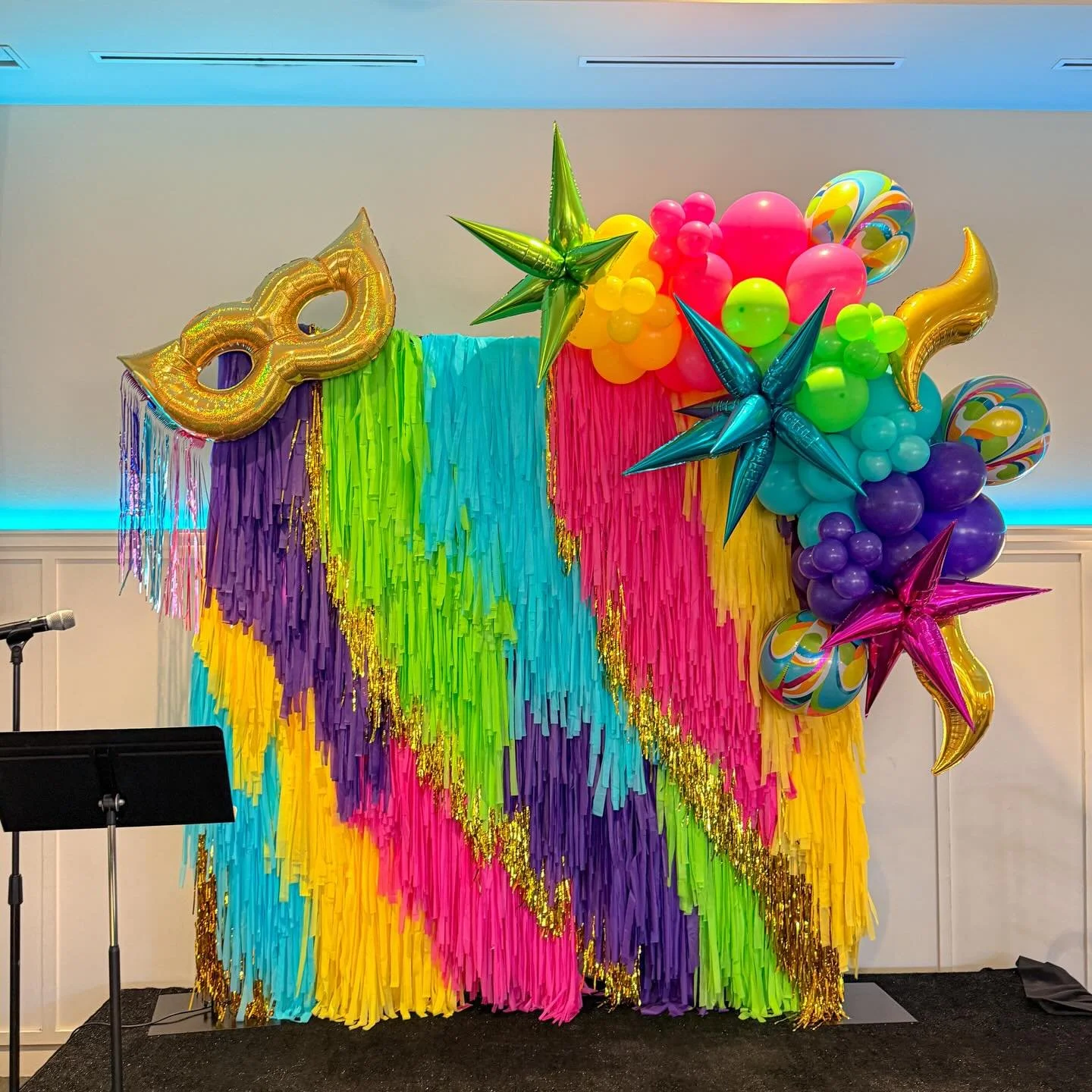 Carnivale Streamer Wall! See what I did there? 🩷🧡💛💚💜 @stream__weaver @bodineschool