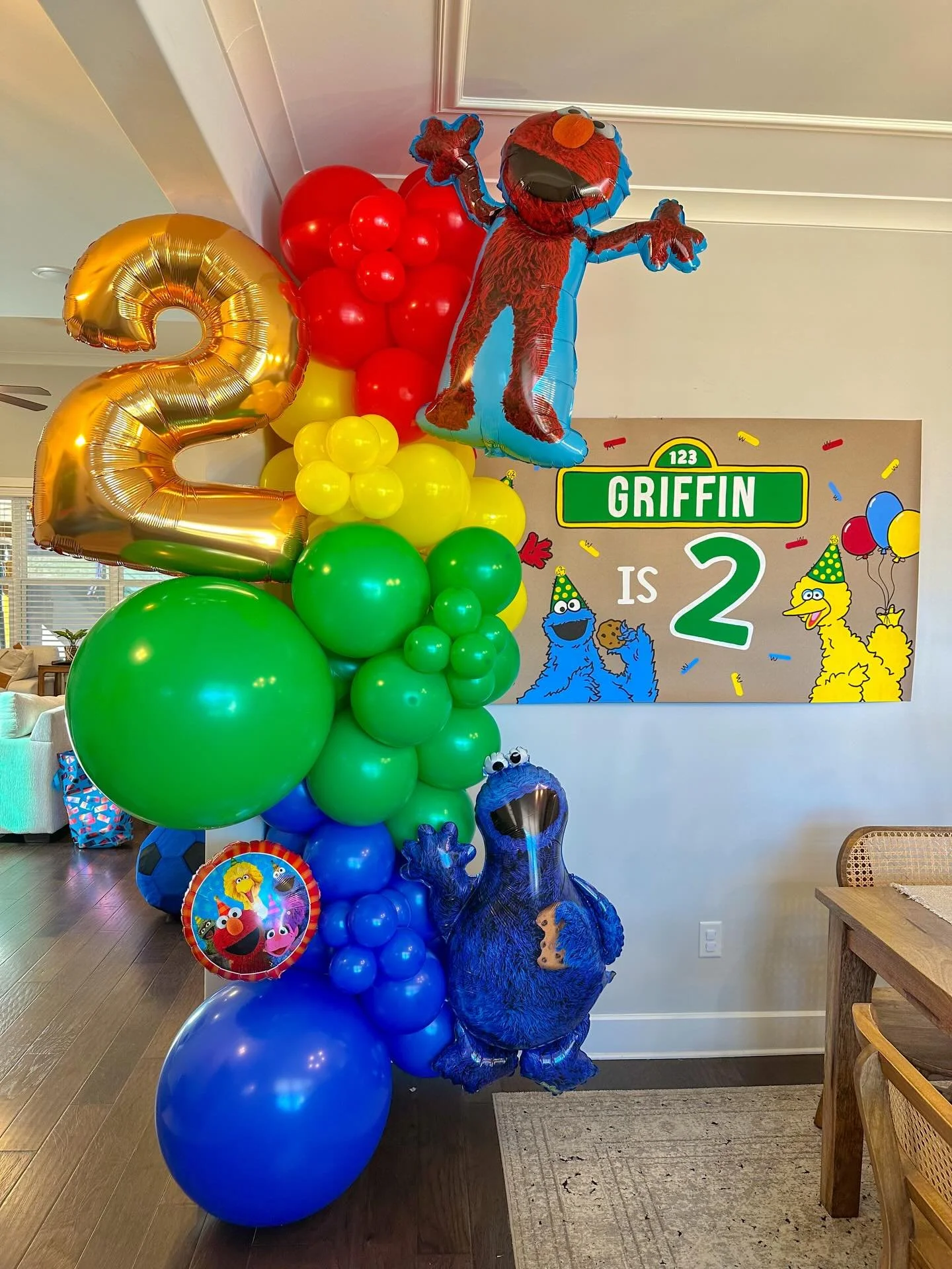 ❤️ Can you tell me how to get, how to get to Sesame Street. 🎶. We love a @sesamestreet party. We are OG fans, raised on the street. 💚 #popculturememphis