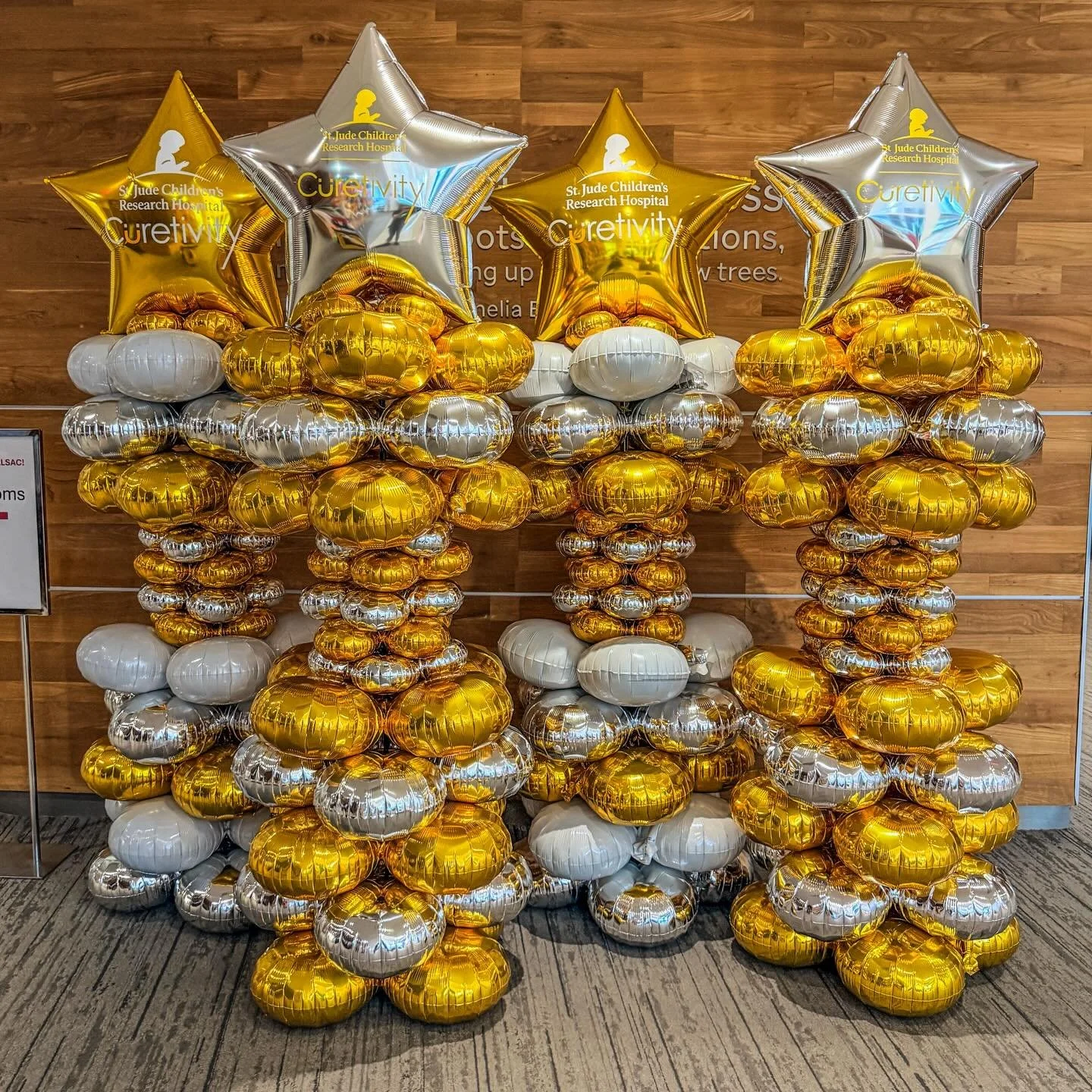 ⭐️ In the words of Goldmember&hellip;&rdquo;I loooooove goooooold.&rdquo; Some cute all-foil columns for @stjude 🌟 #popculturememphis