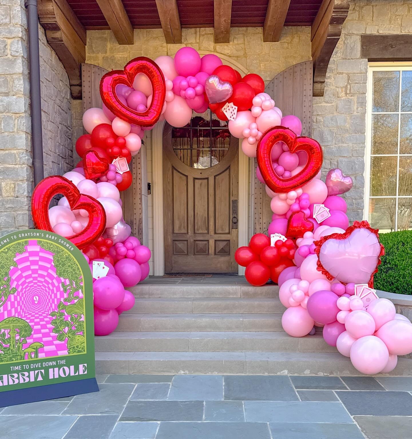 The Future Queen of our Hearts is already very loved. ❤️👑🩷 What a pleasure to help our dear friend welcome her first grandbaby in grand style. AND the chance to work with @shannonleahyevents ?! A dream. 🩷👑❤️ #popculturememphis