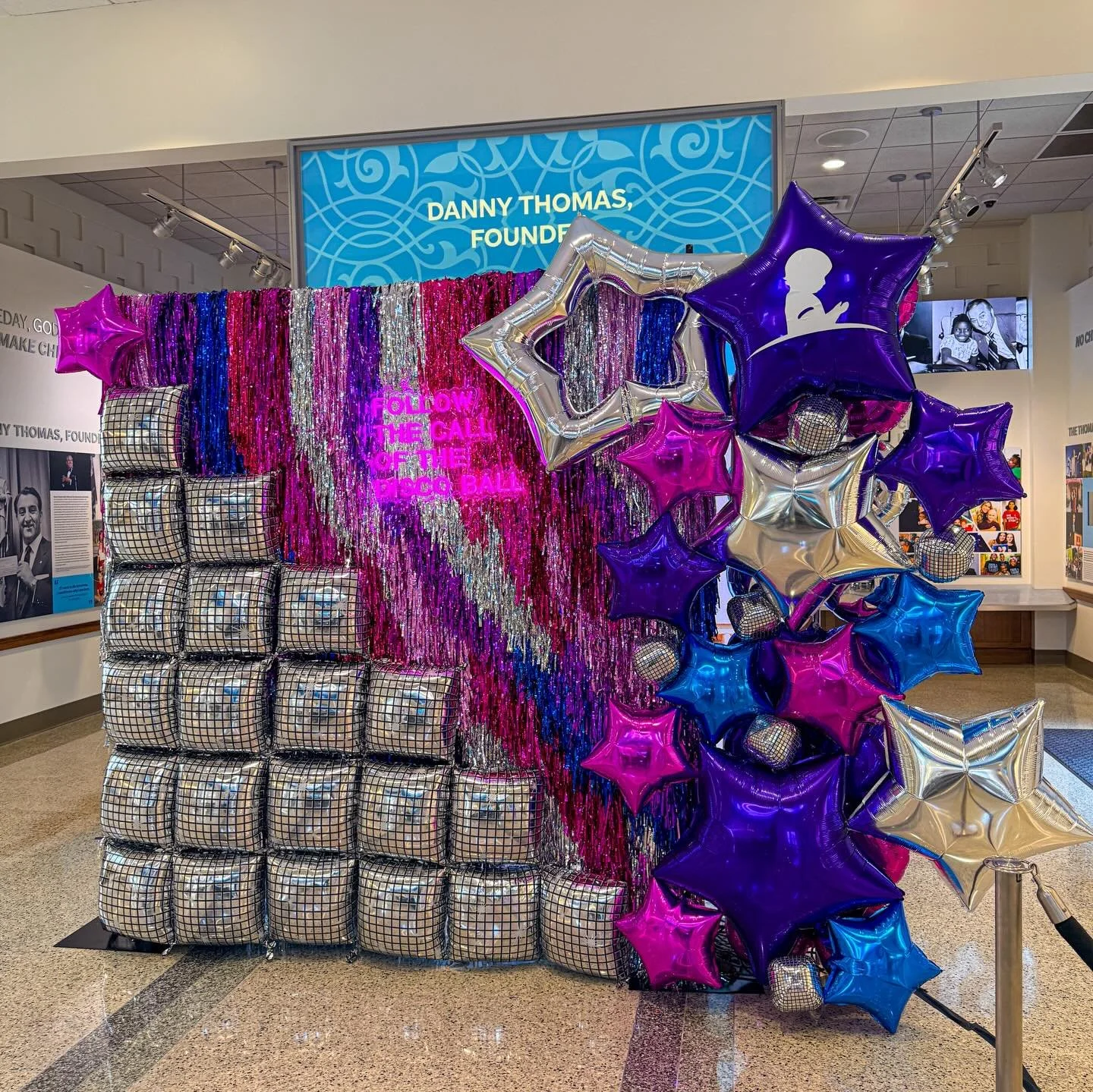 Still over here thinking about this disco ball streamer wall for @dwtstourofficial and @stjude 🪩💃🏻🕺🪩 @stream__weaver #popculturememphis