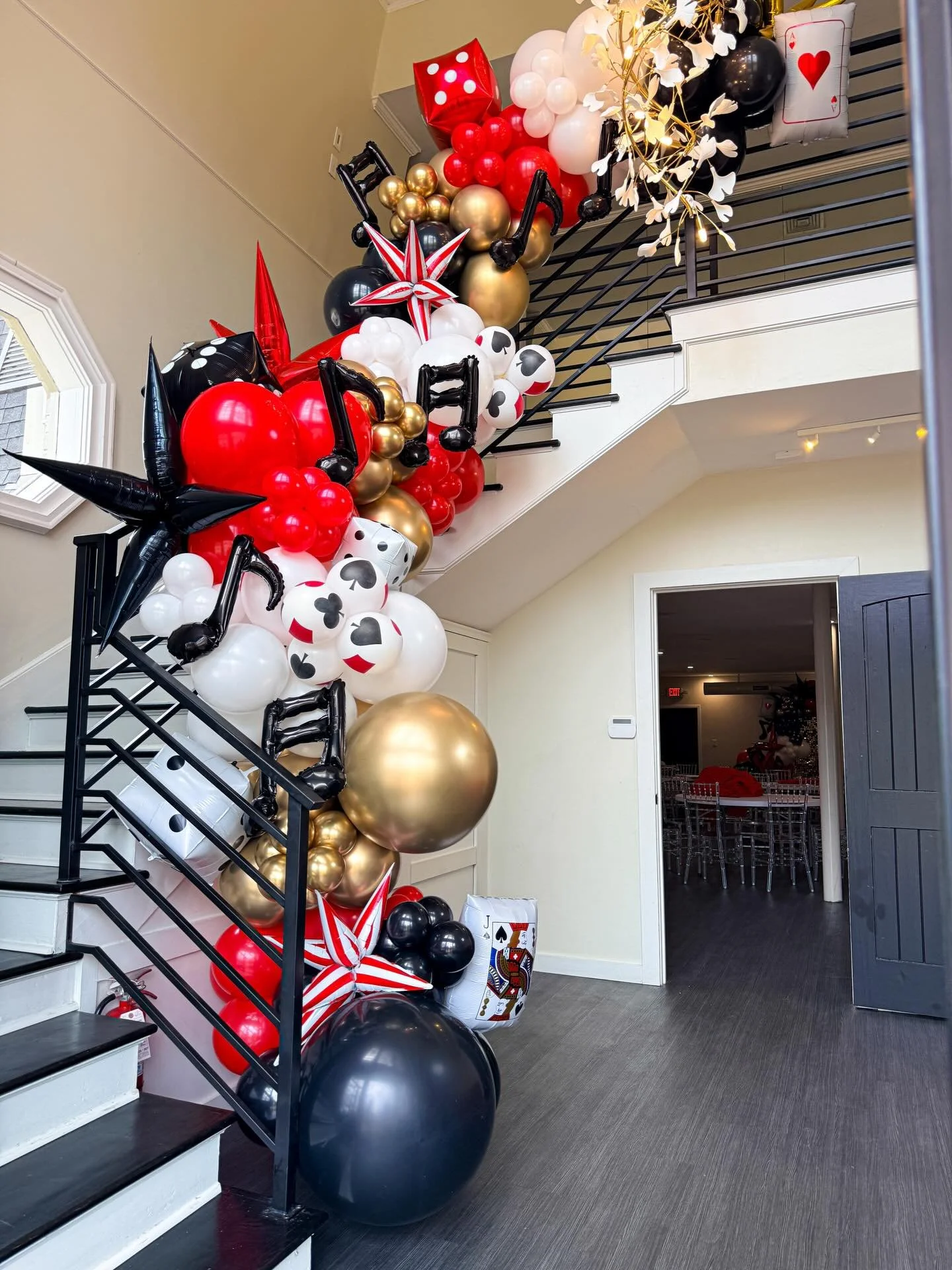 🎰 Viva Las Vegas at @pikeandwest for this @revanesseusa event &spades;️&hearts;️&clubs;️&diams;️ #popculturememphis