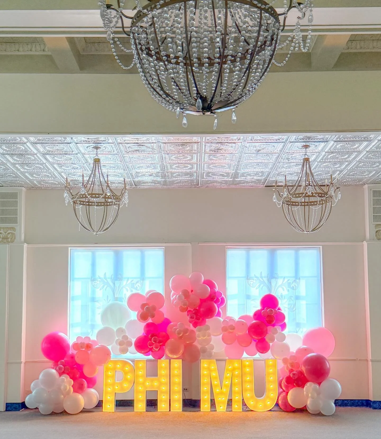 🩷 @phimuatolemiss is pretty in pink for their formal at @thecadrebuilding 🩷 #popculturememphis @alphalitmemphisoxford