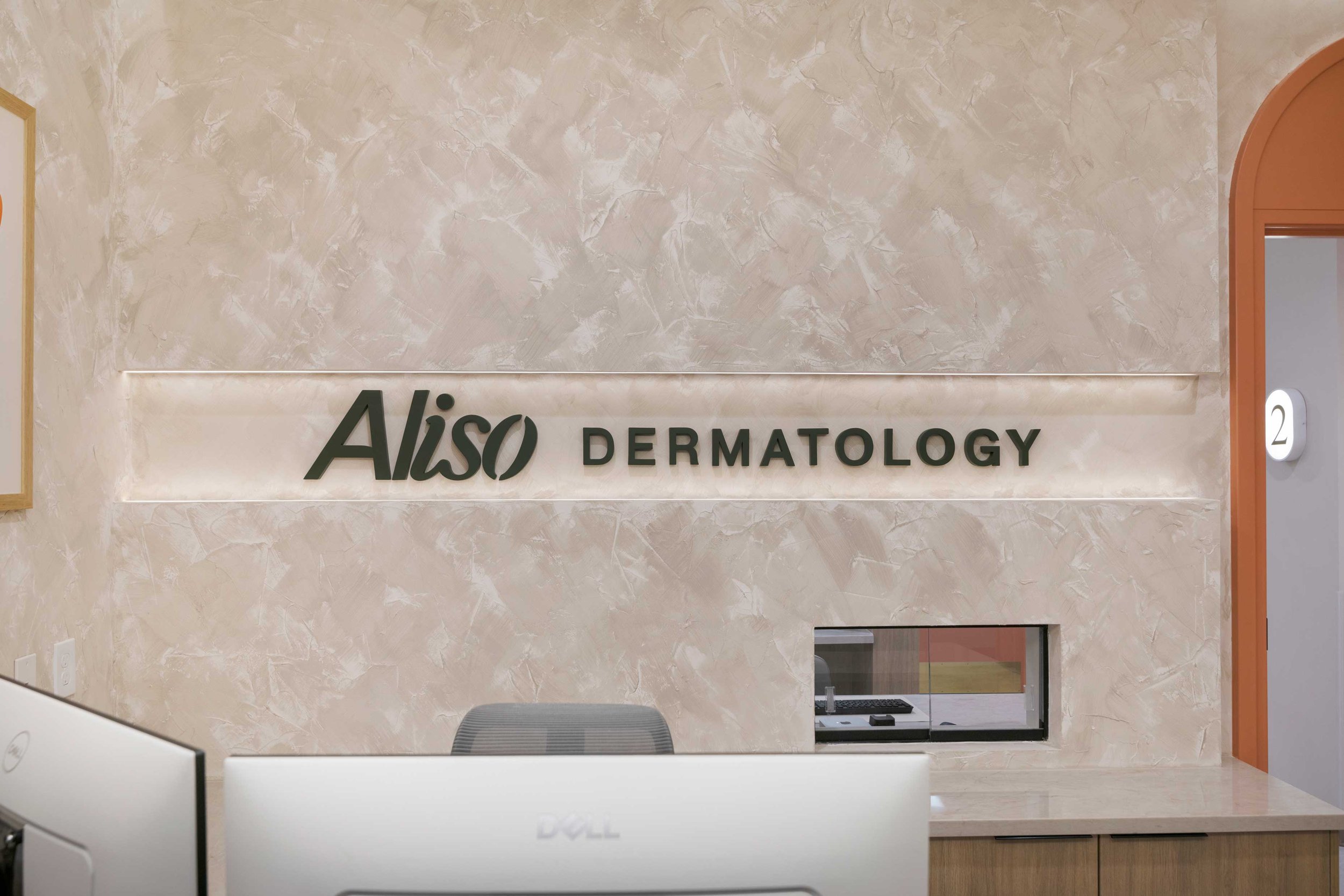 Aliso Dermatology | Blending wellness-inspired interiors with efficient healthcare planning