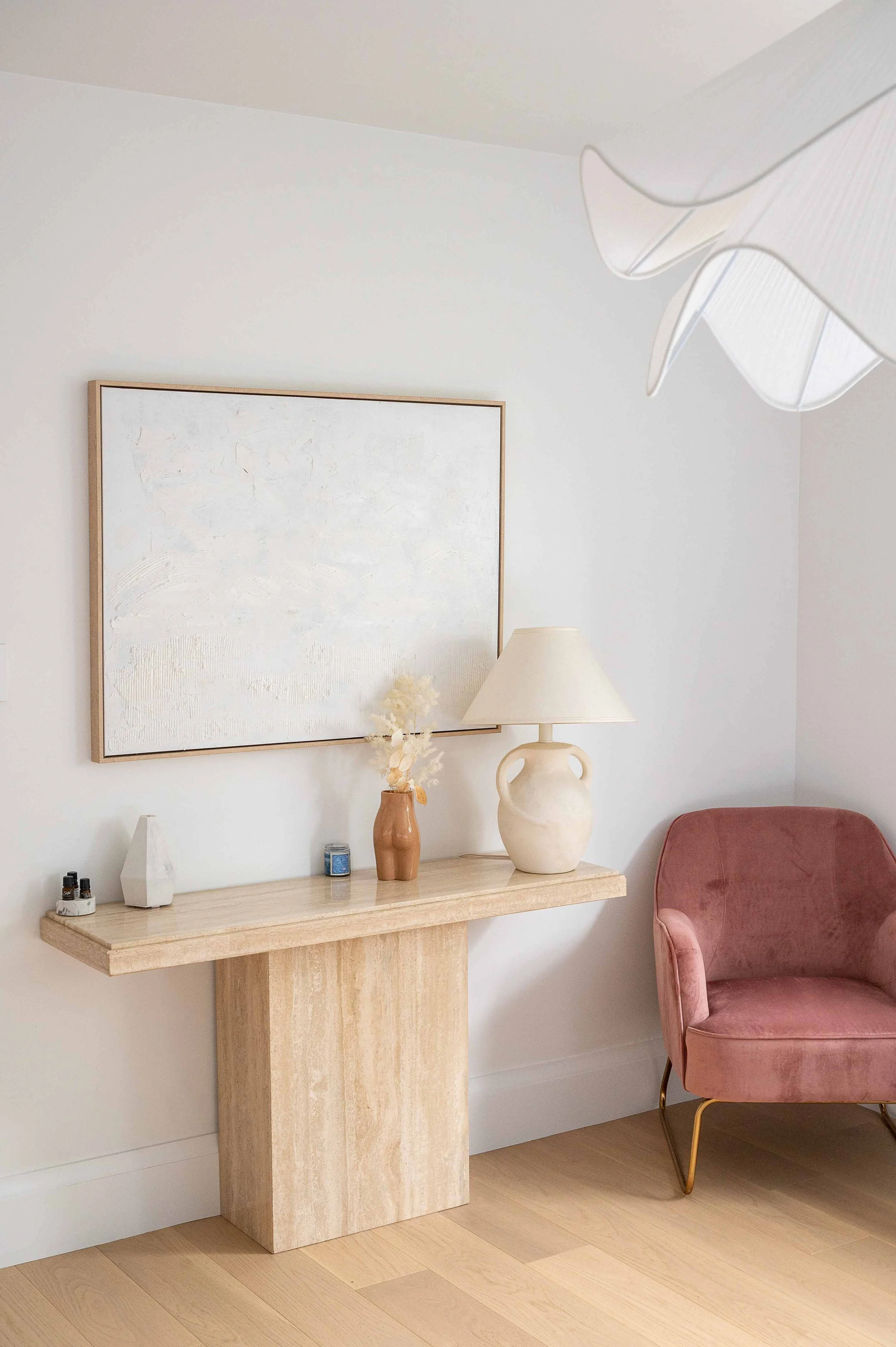 minimal reading corner in bedroom