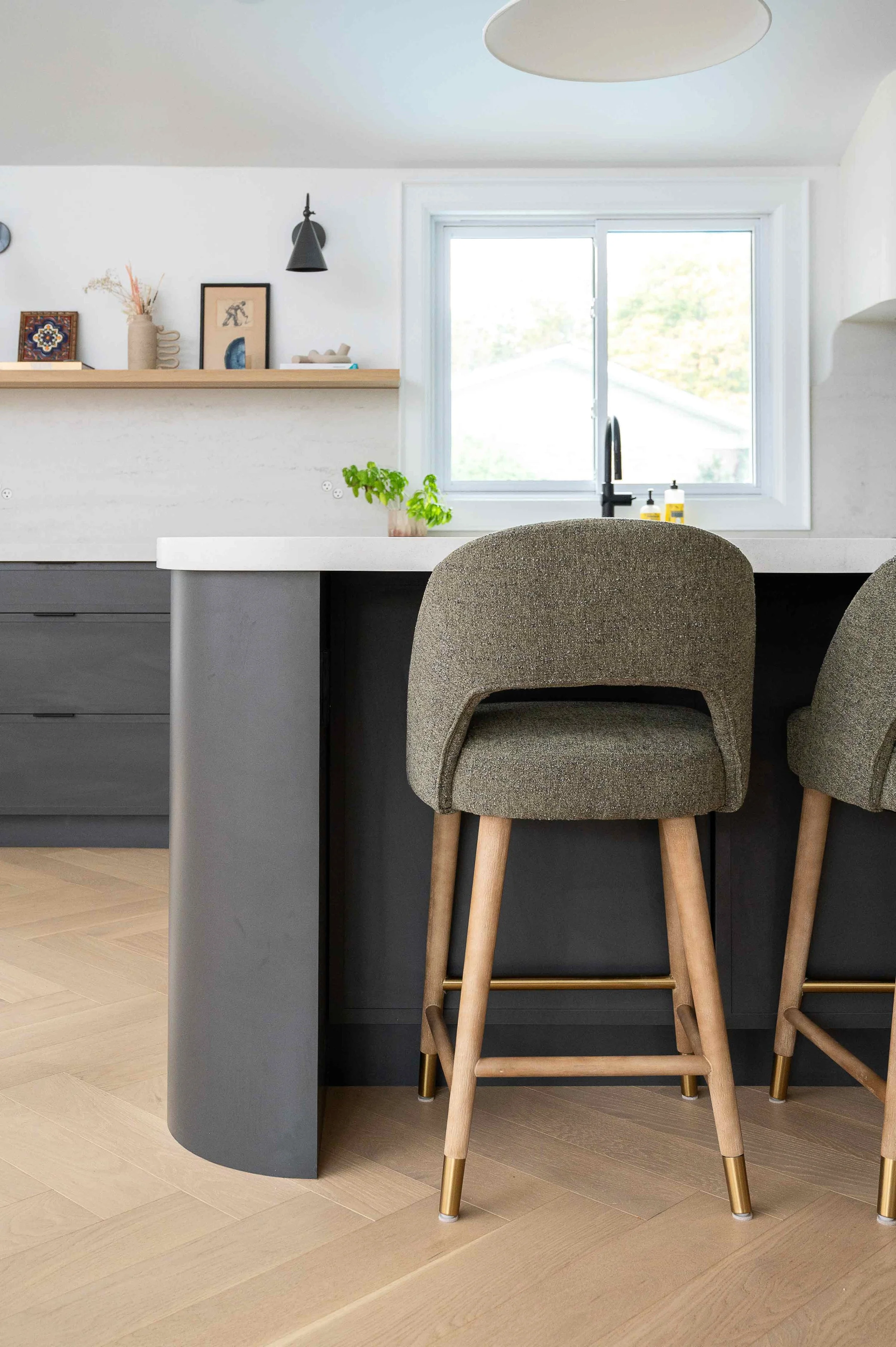 dark charcoal kitchen island detail