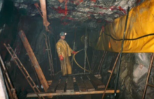 Throw back Thursday...

Stope miner drilling uppers in the 6 zone at the Eagle River Mine

----------------------------------------------------------------------------------
Visit https://www.myminingteeshirt.com/ for your MyMiningTee today!

Wear ou