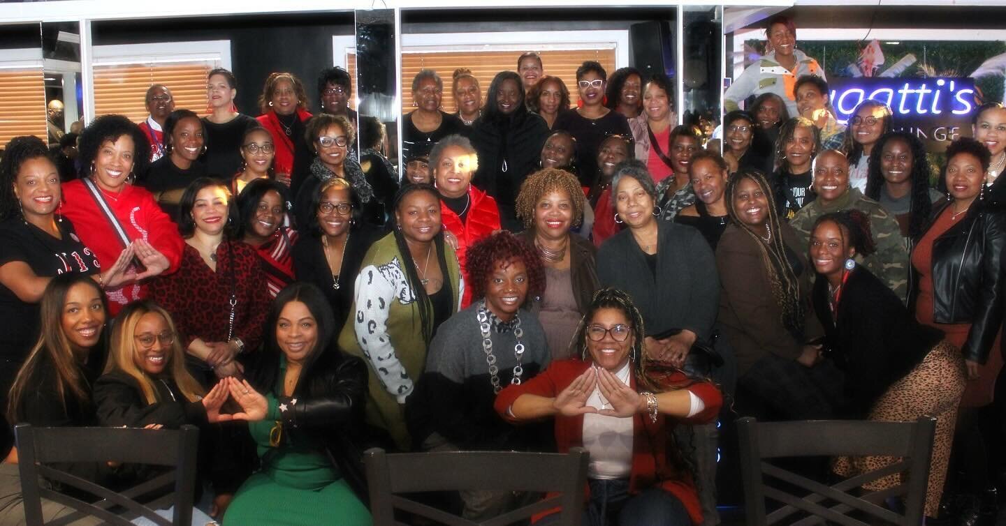 Our NPHC March Monthly Mixer co-hosted with our sorors of @cincyalumdeltas and the men of @cincysigmas1914 was a success! THANK YOU to our community of supporters and #Divine9 family for showing up and showing out. We were able to collect 8 boxes of 