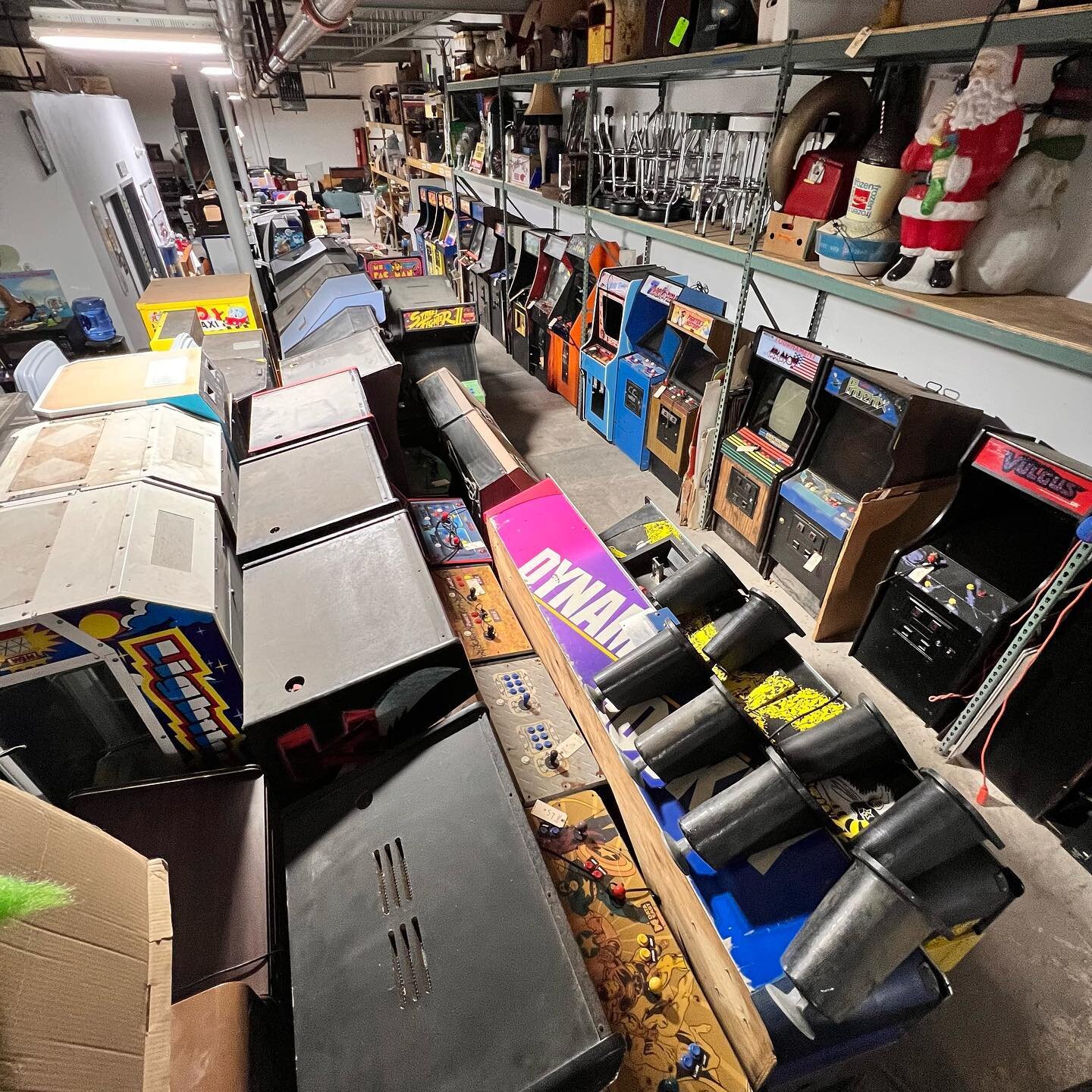 Our warehouse is overflowing! We&rsquo;ve got a ton of great items in our March auction - now 500+ lots. You don&rsquo;t want to miss this one! 
.
.
#pinballmachines #arcadegames #vintageadvertising #jukebox #gameroom #frederickmd #jaybirdauctions