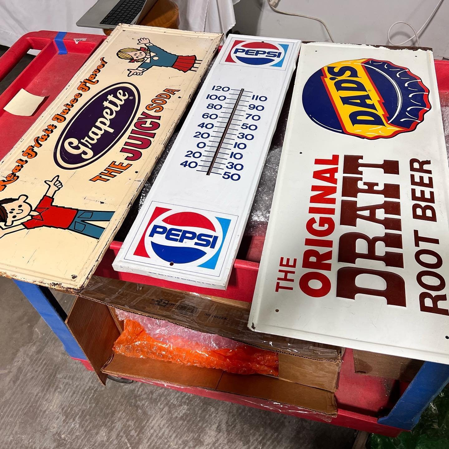 MORE great pieces being added to our current April Auction 🤩 - link in bio to register! 
.
#vintageadvertisingsigns #mancave #gameroomdecor #onlineauctions #jaybirdauctions